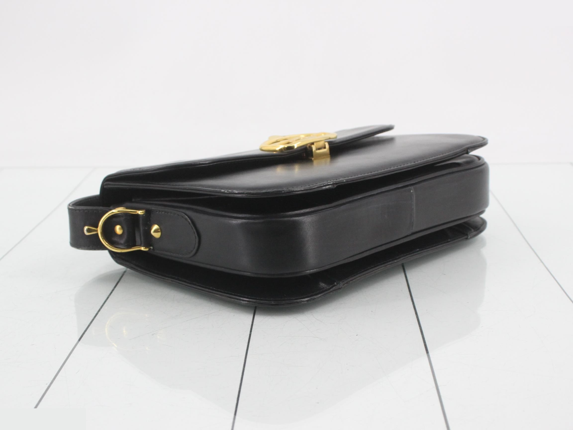 Vintage carriage hardware shoulder bag — view 5