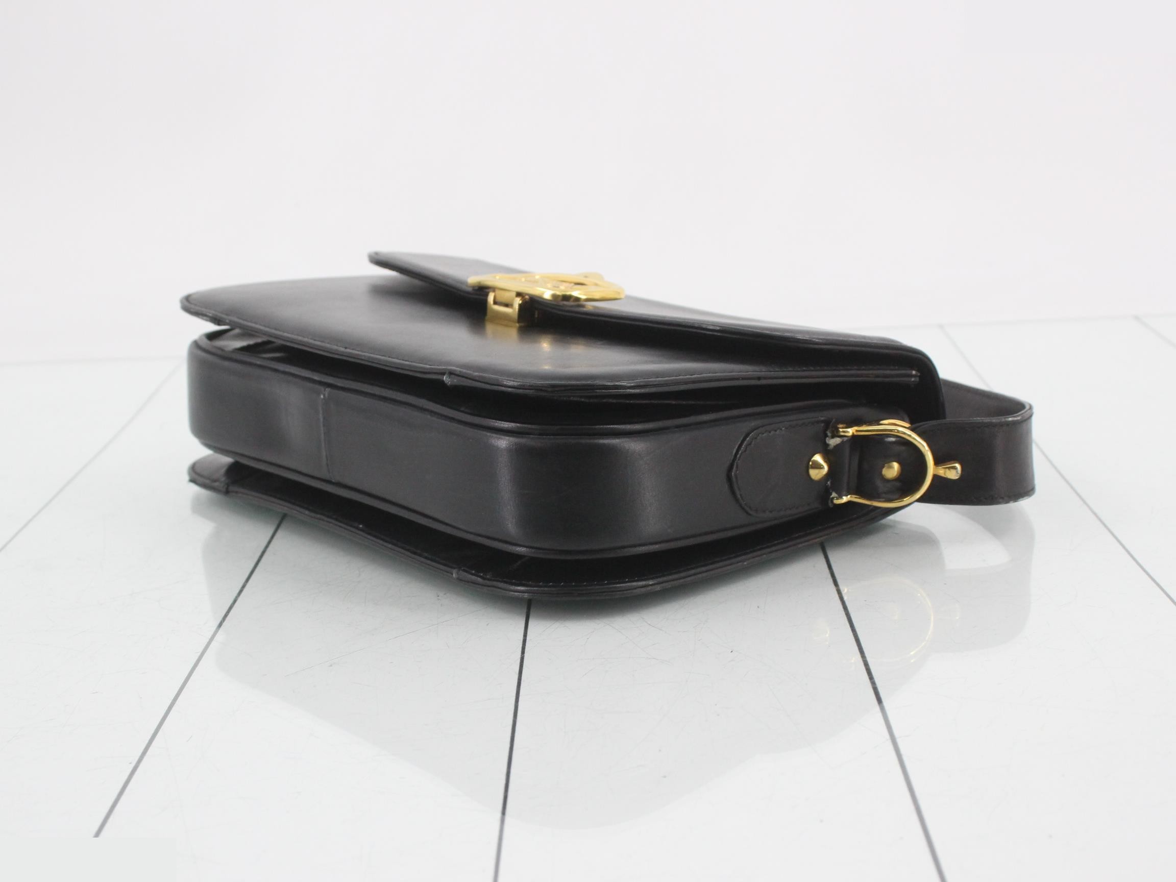 Vintage carriage hardware shoulder bag — view 6