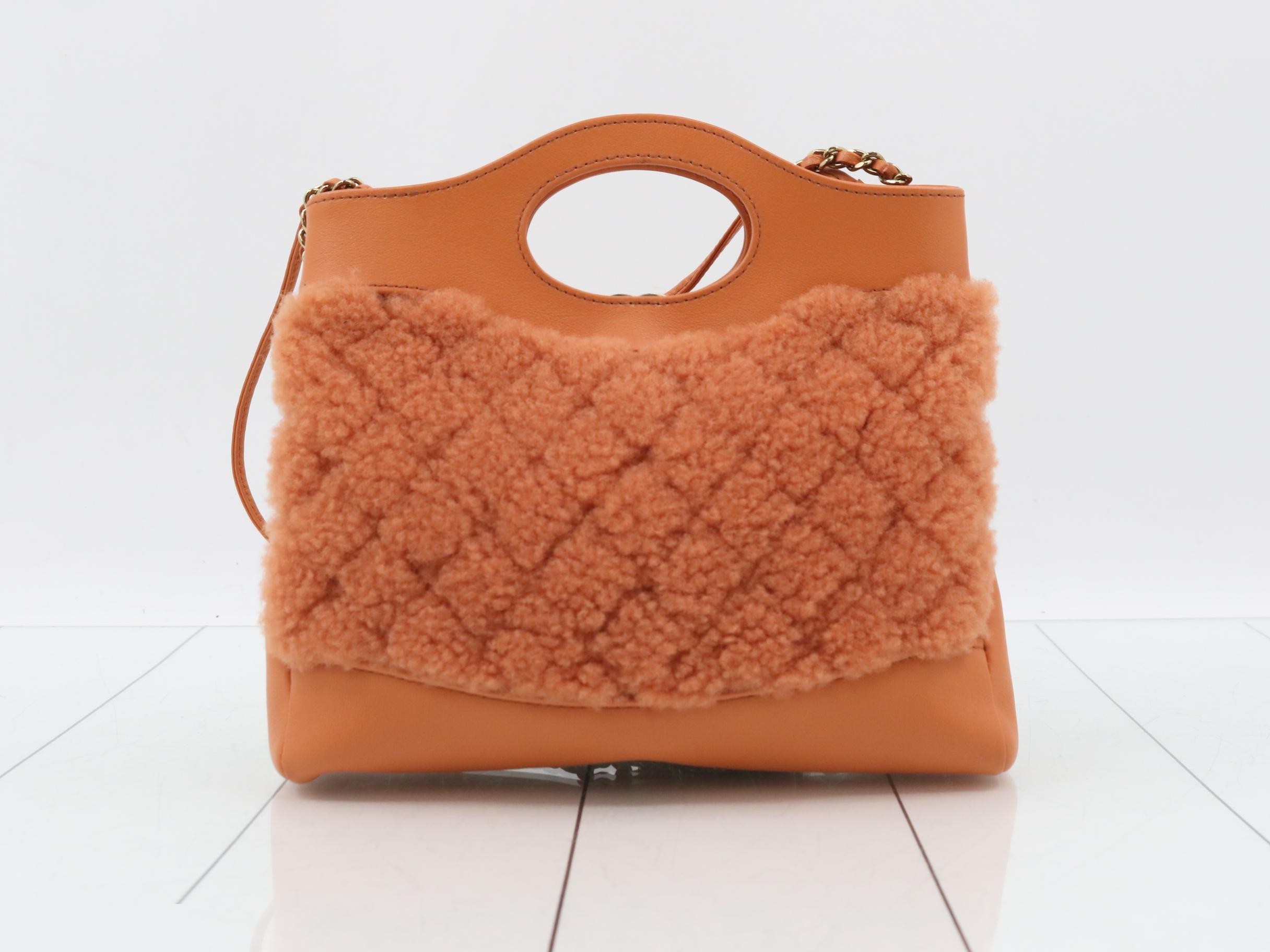 31 Matelassé Shoulder Bag — view 2