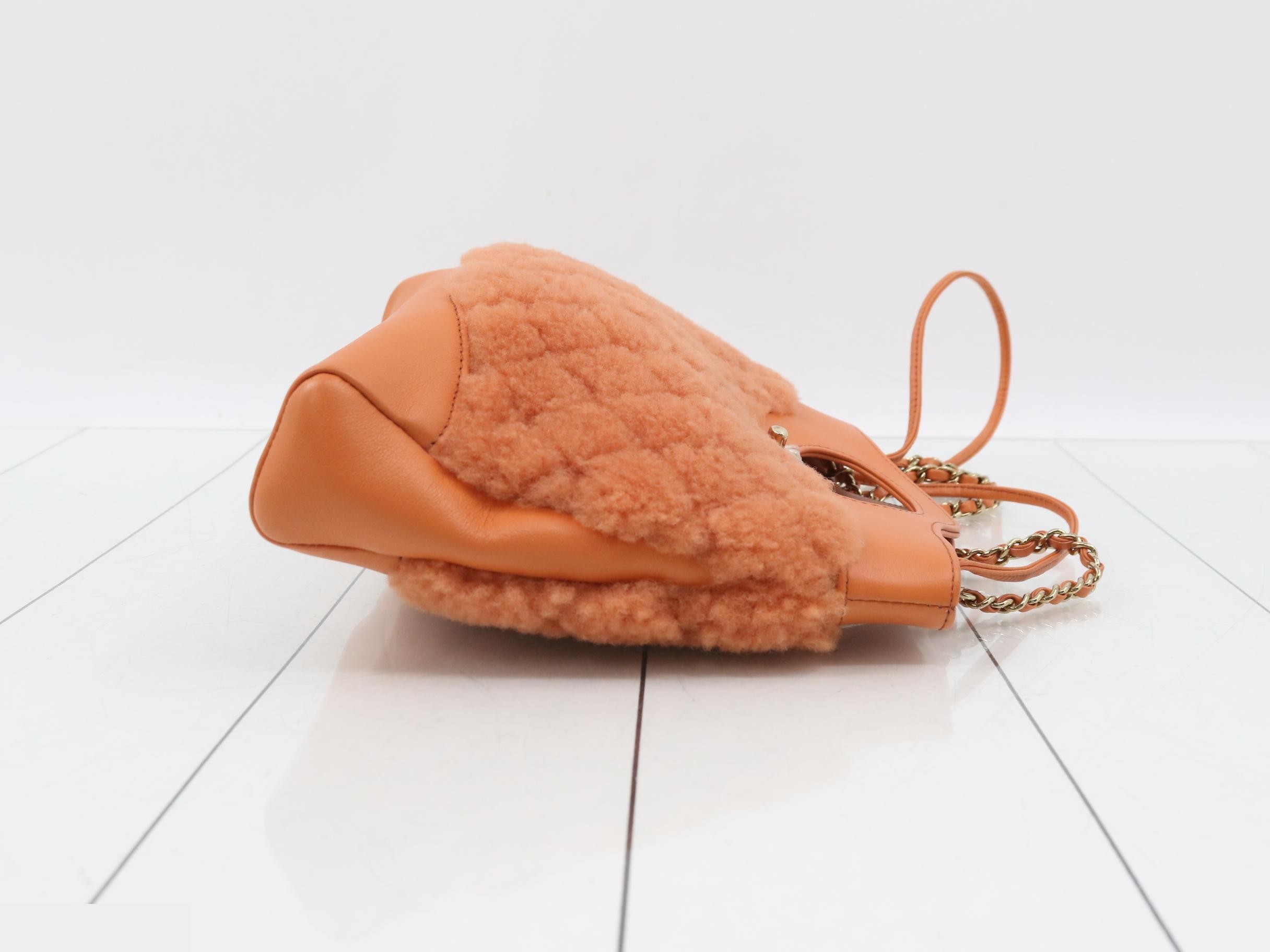 31 Matelassé Shoulder Bag — view 3