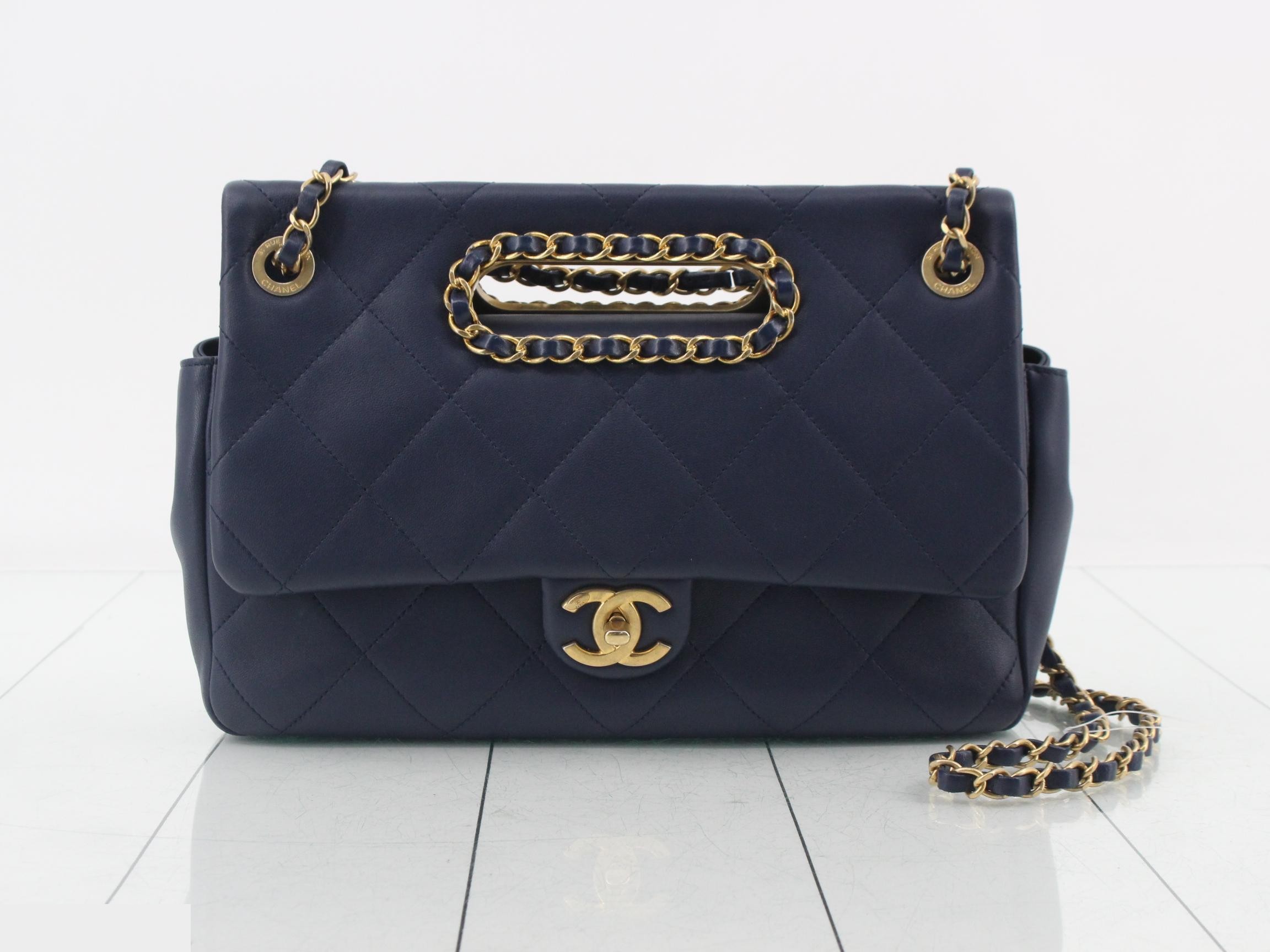 Matelassé Chain Handbag