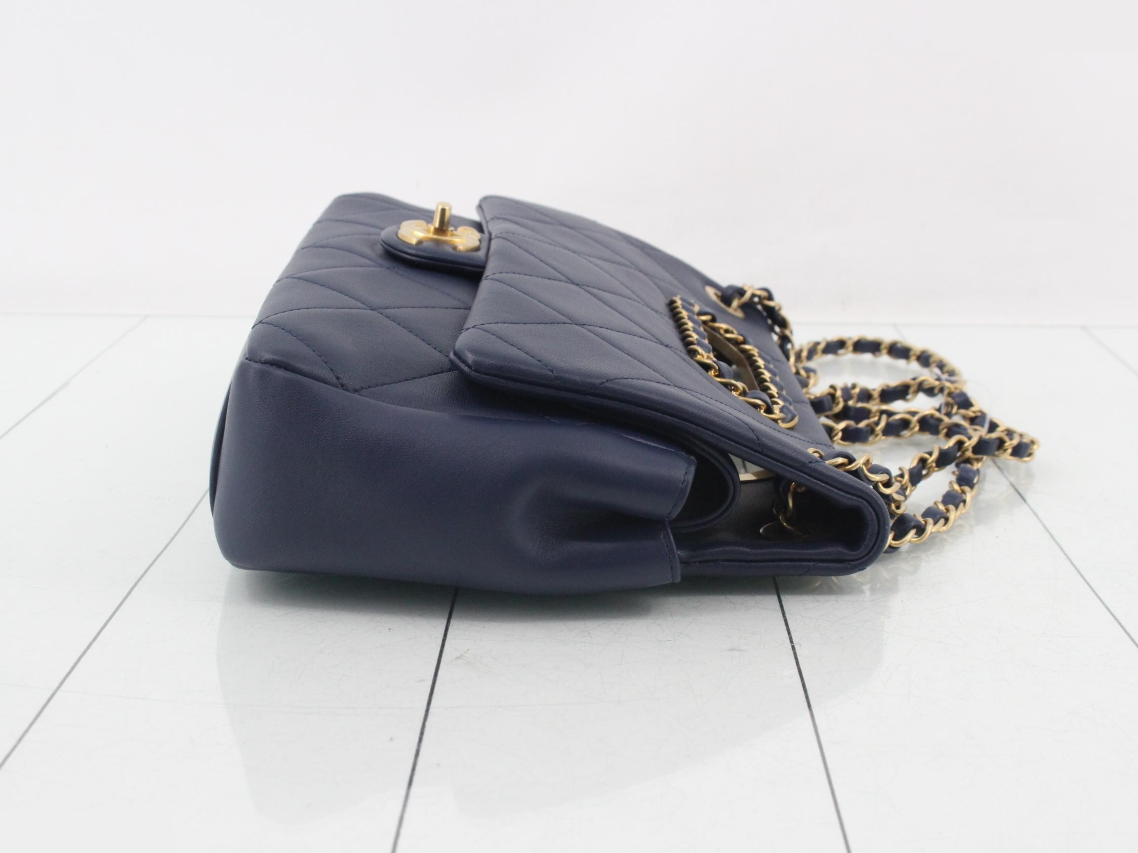 Matelassé Chain Handbag — view 3
