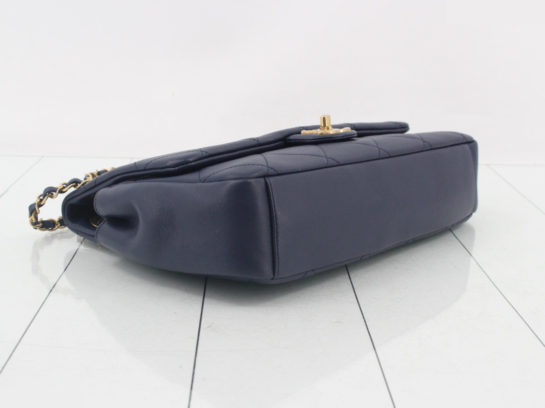 Matelassé Chain Handbag — view 5