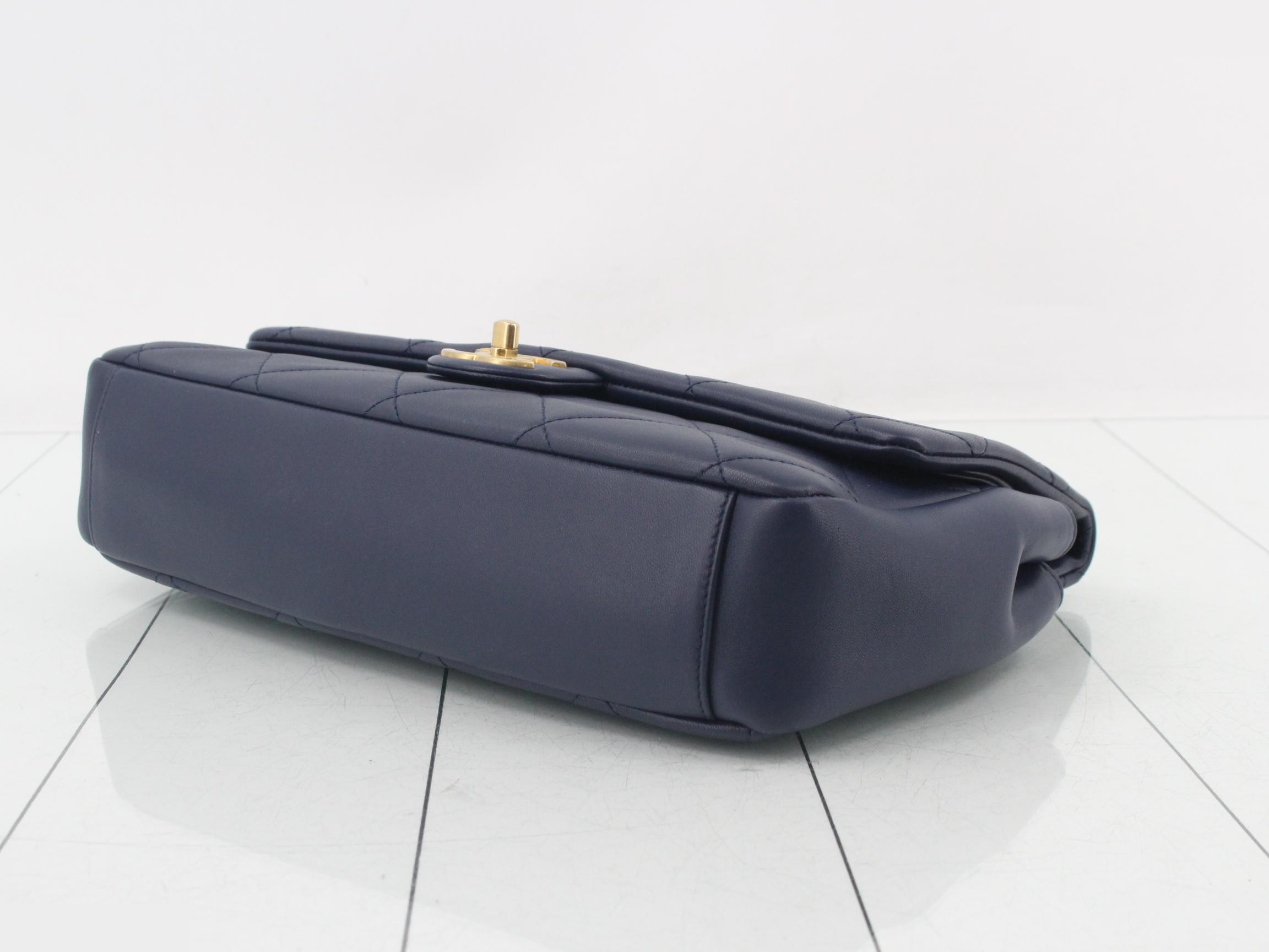Matelassé Chain Handbag — view 6