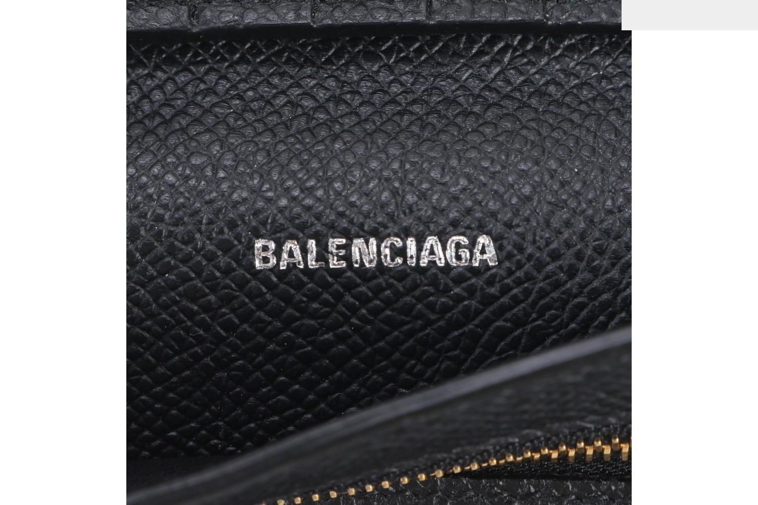 BB Medium Wallet 601464 Leather Bi-fold Wallet — view 9