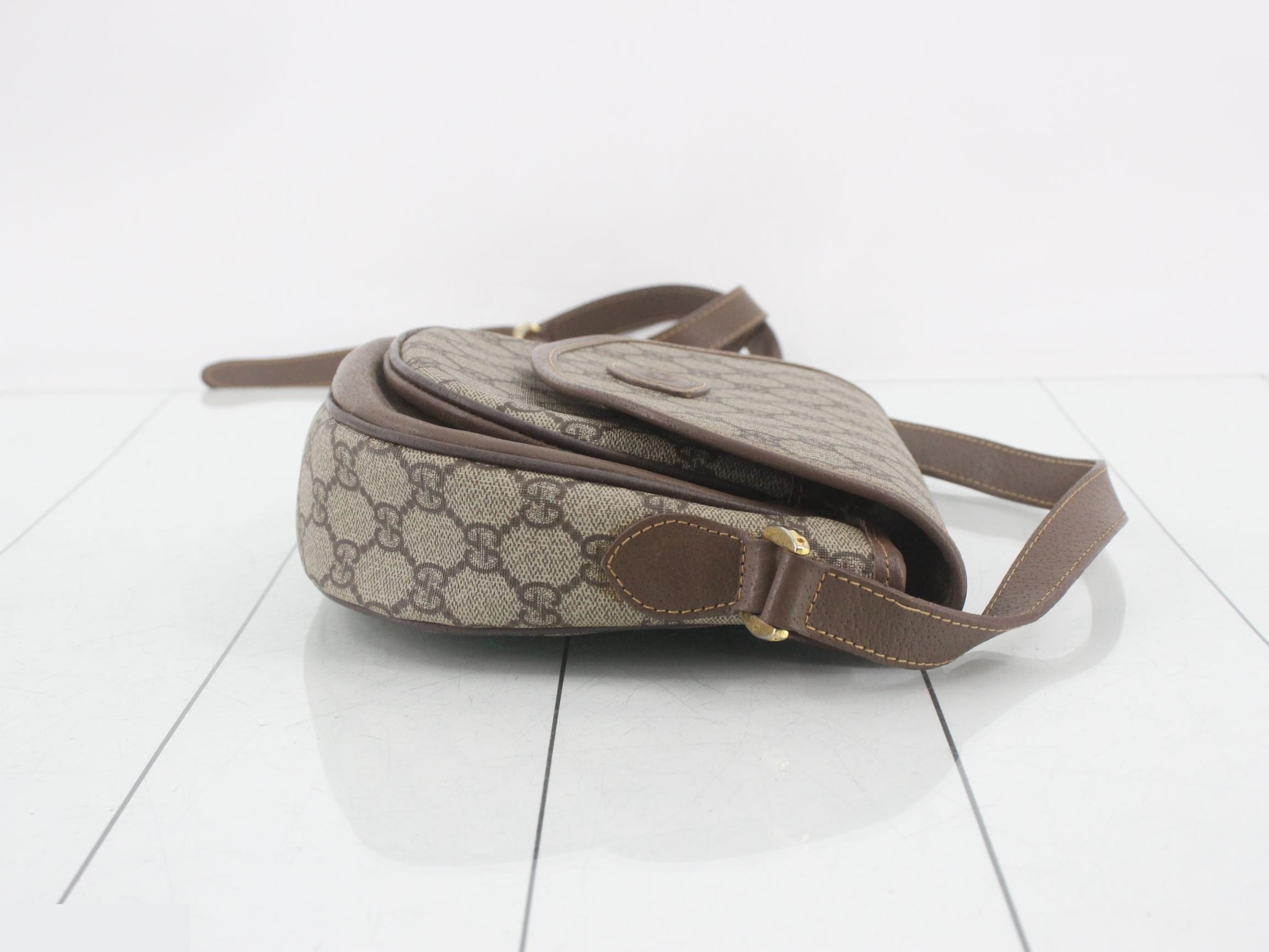 GG Supreme Shoulder Bag — view 3