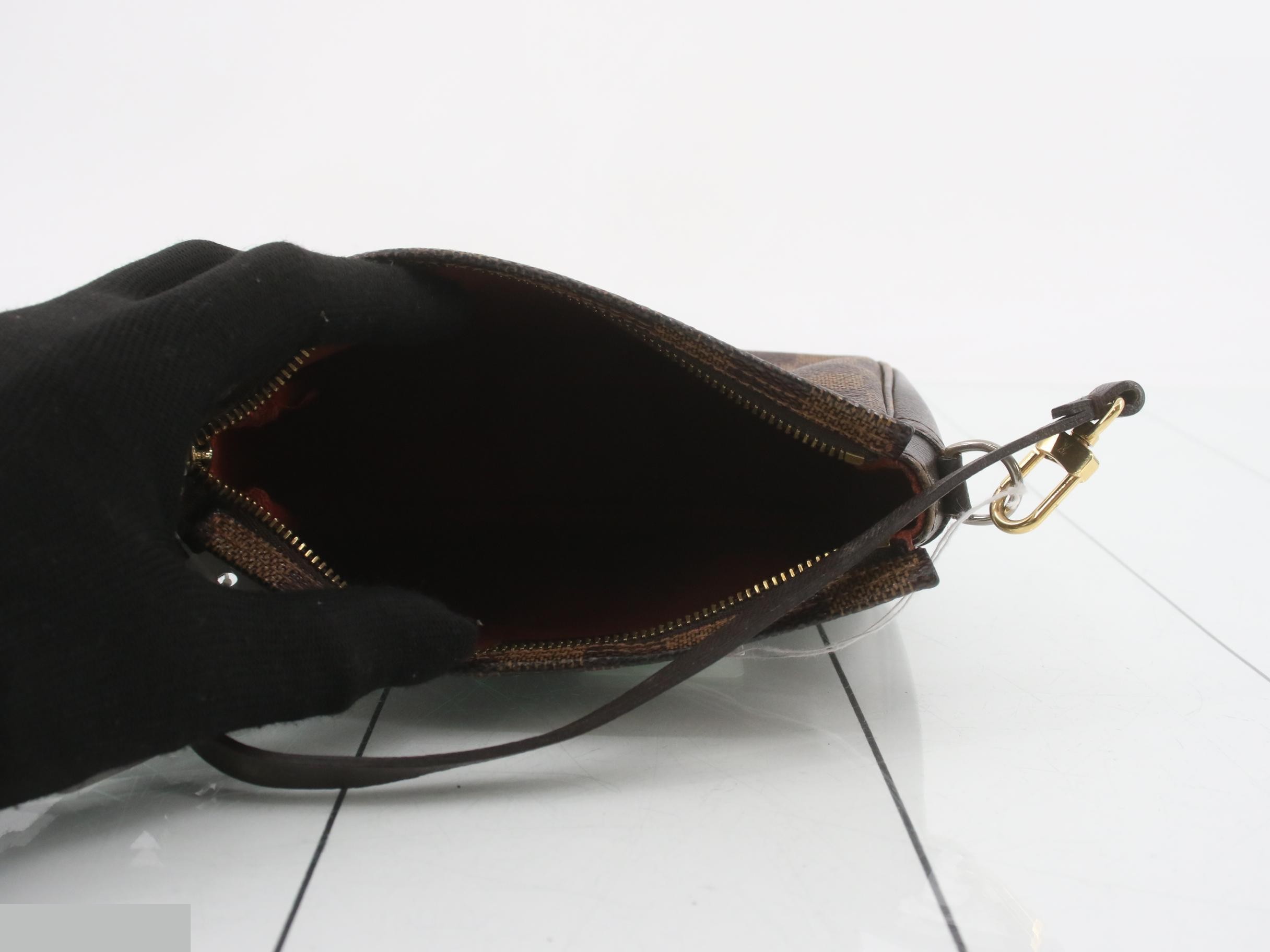 Damier Trouse Makeup Handbag — view 4
