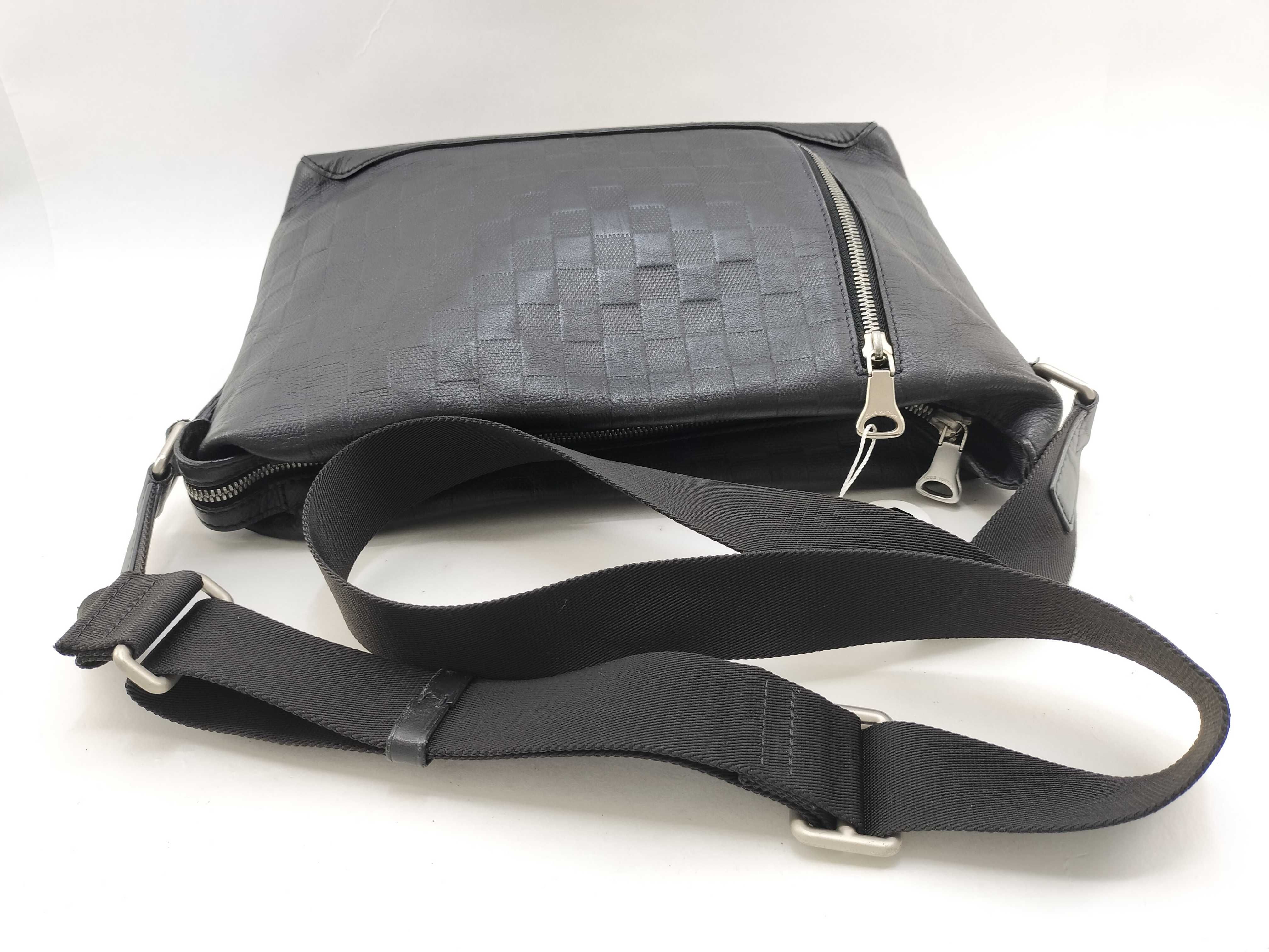 Damier Infini Vuitton Discovery Messenger Shoulder Bag — view 8