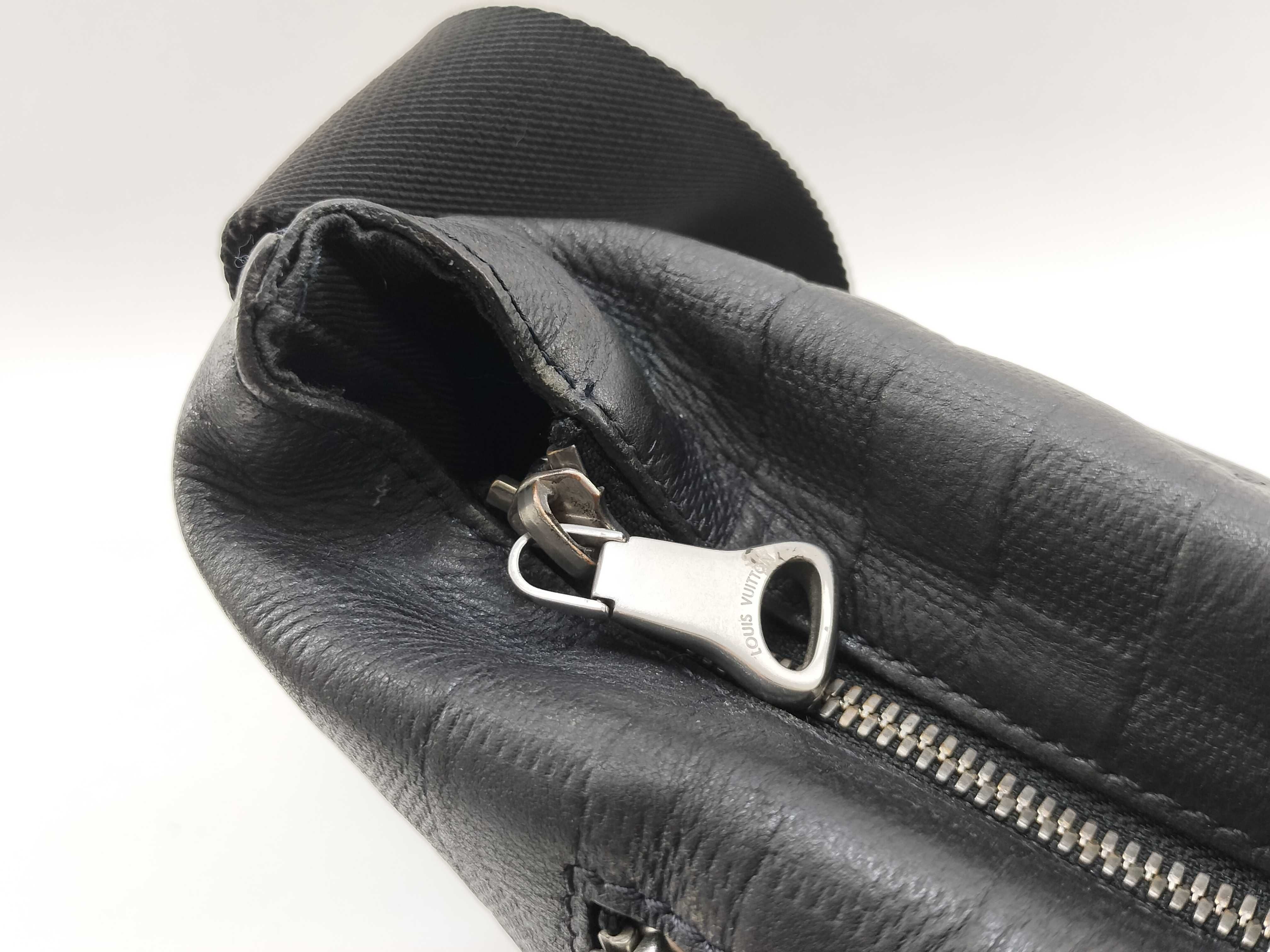 Damier Infini Vuitton Discovery Messenger Shoulder Bag — view 9