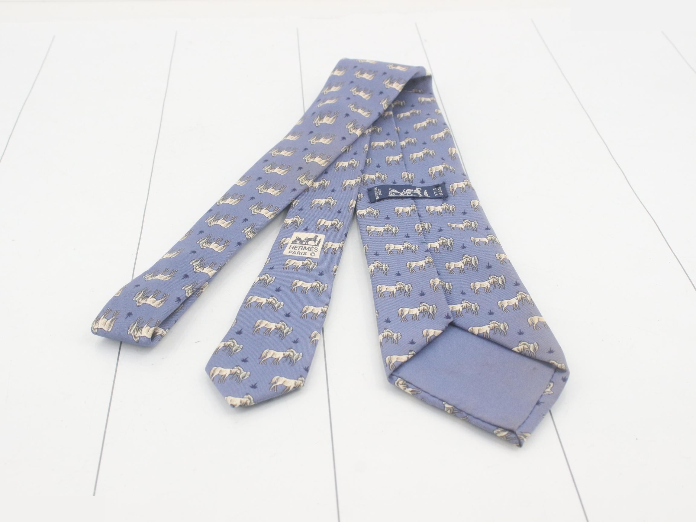 tie — view 2