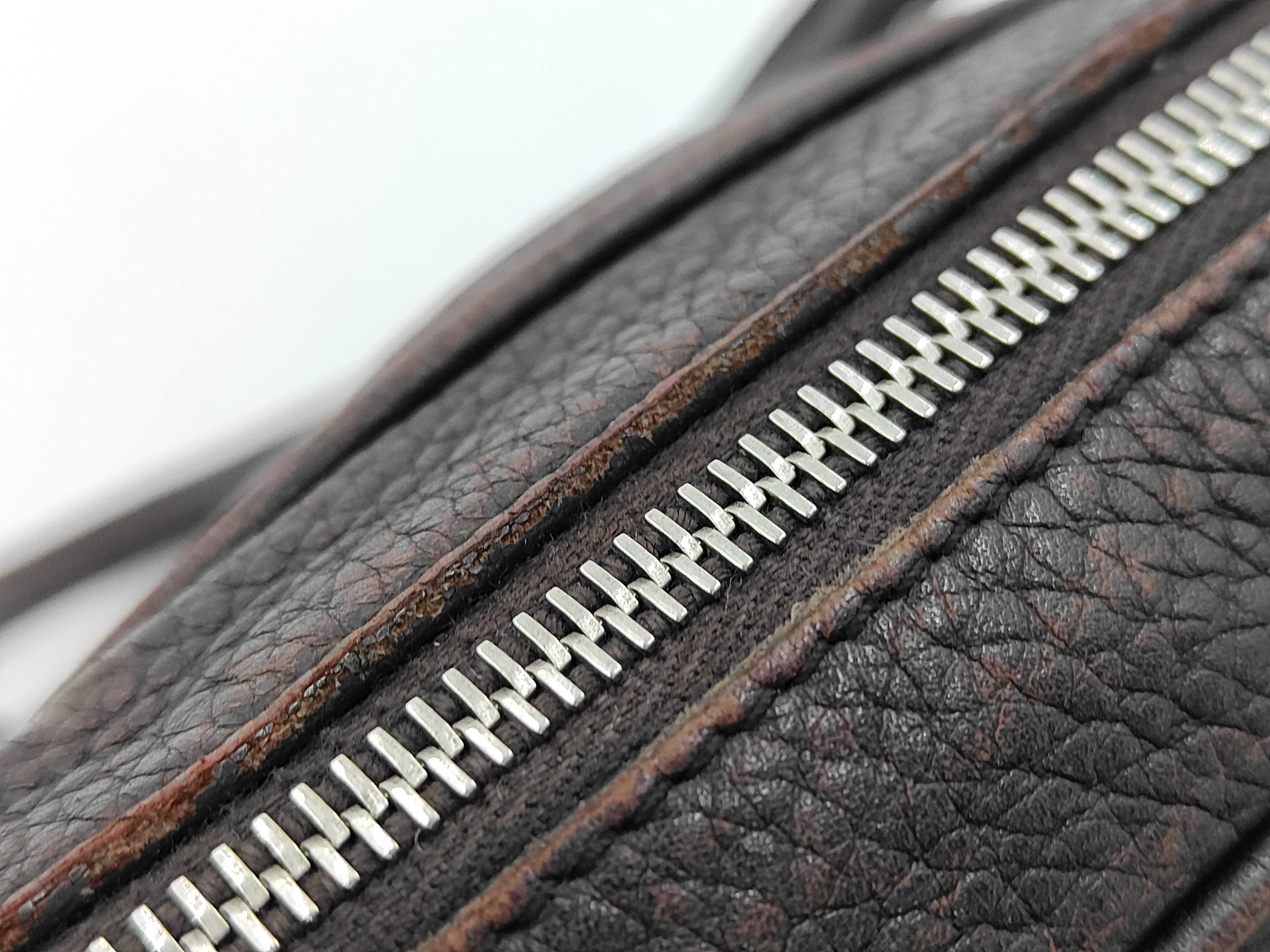 Boston bag (with some wear and tear) — view 8
