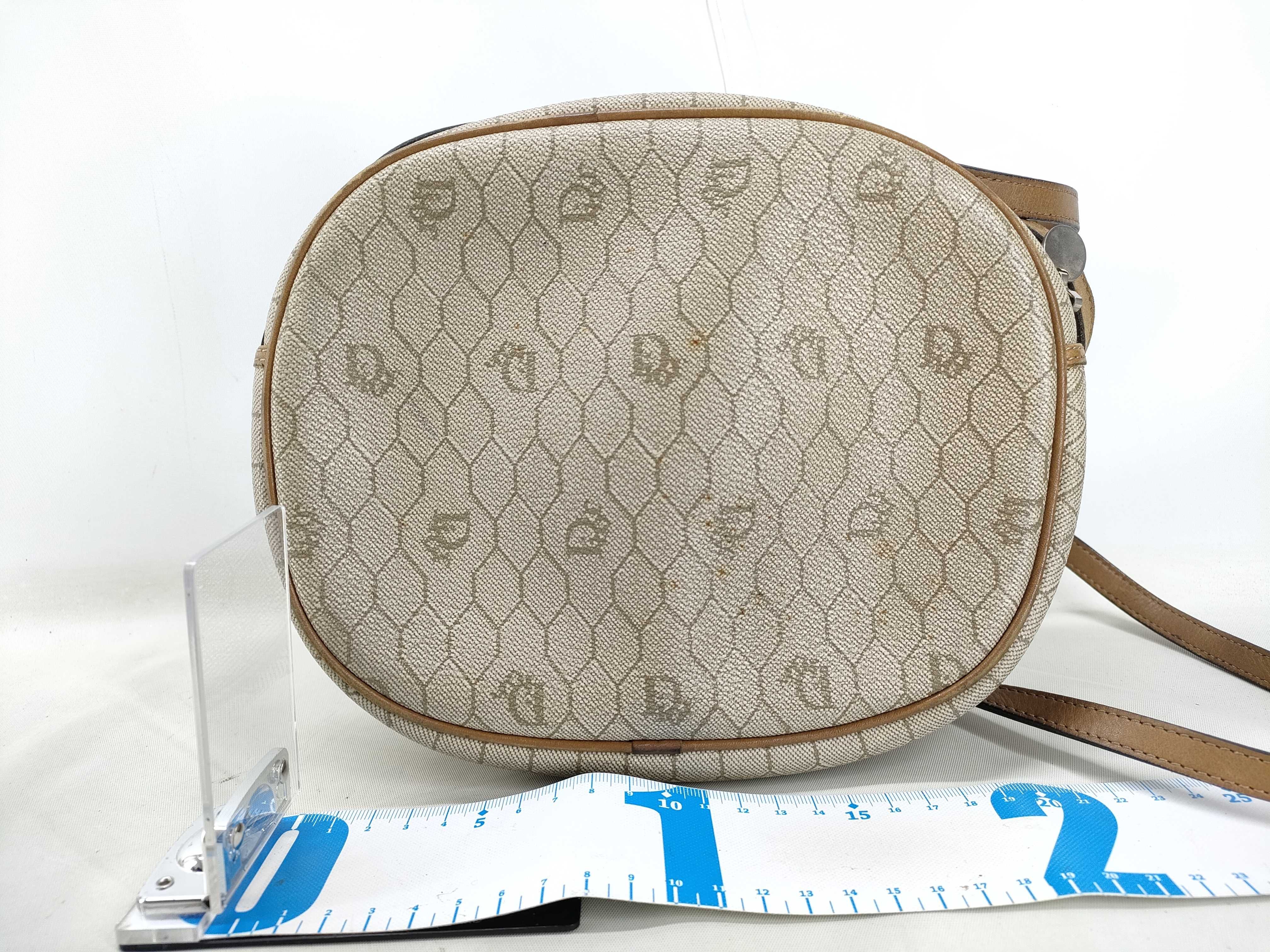 Honeycomb Pattern Shoulder Bag (PVC) — view 2