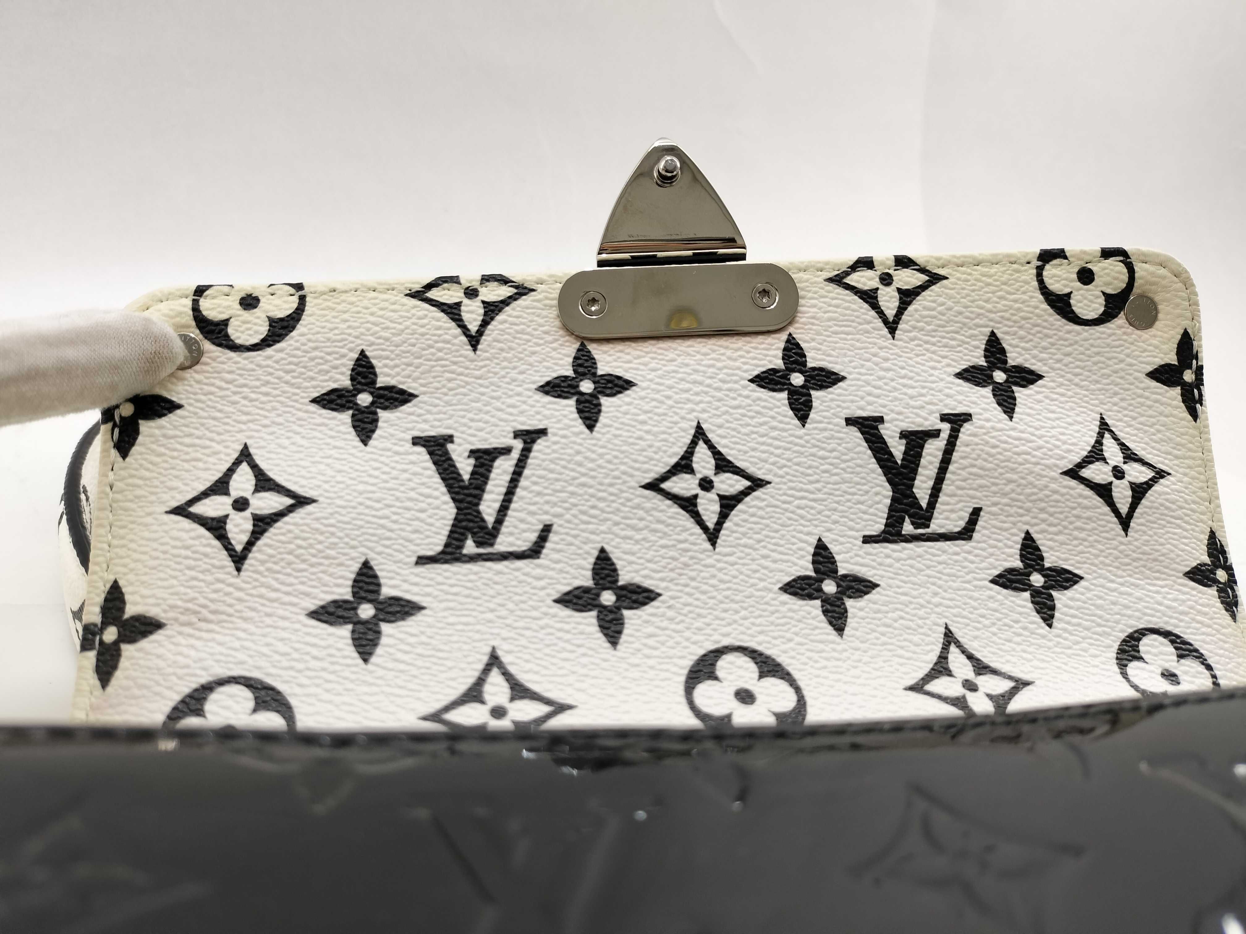 Vernis Louis Vuitton Vernis Winewood PM Shoulder Bag — view 11