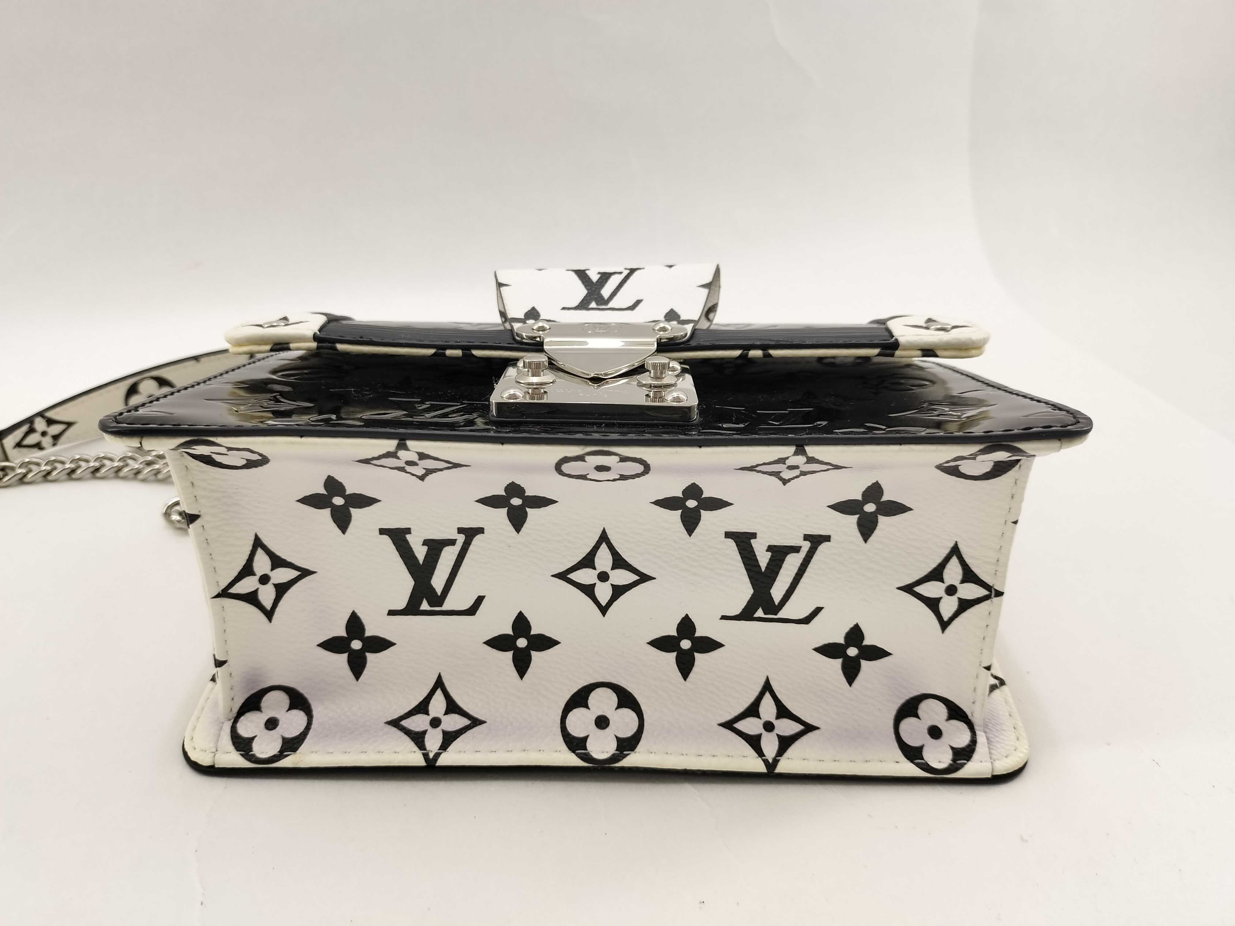Vernis Louis Vuitton Vernis Winewood PM Shoulder Bag — view 3