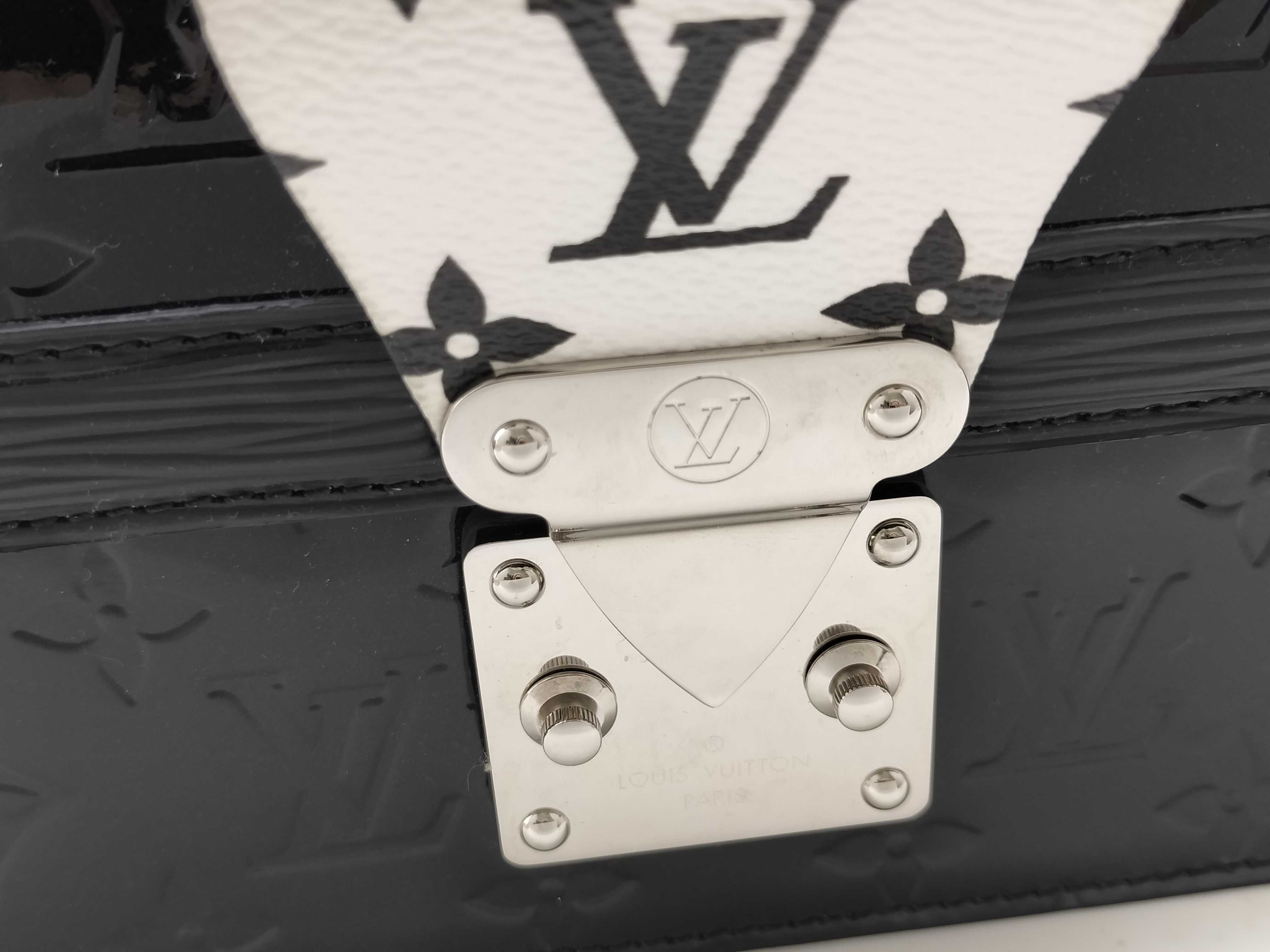 Vernis Louis Vuitton Vernis Winewood PM Shoulder Bag — view 10