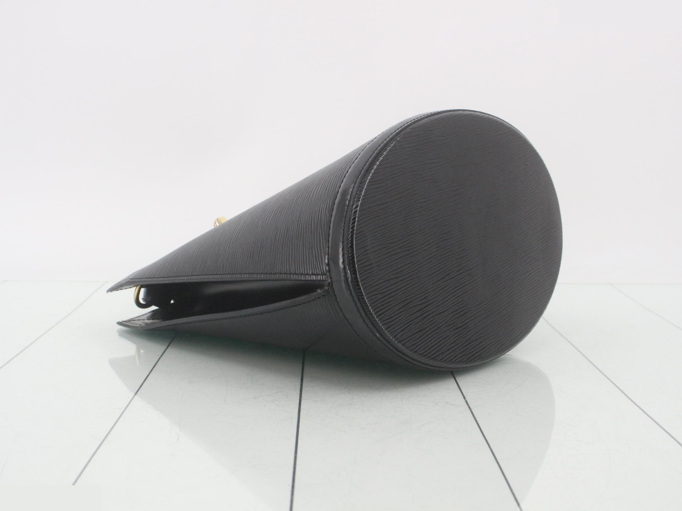 Epi Cluny Noir Shoulder Bag — view 5