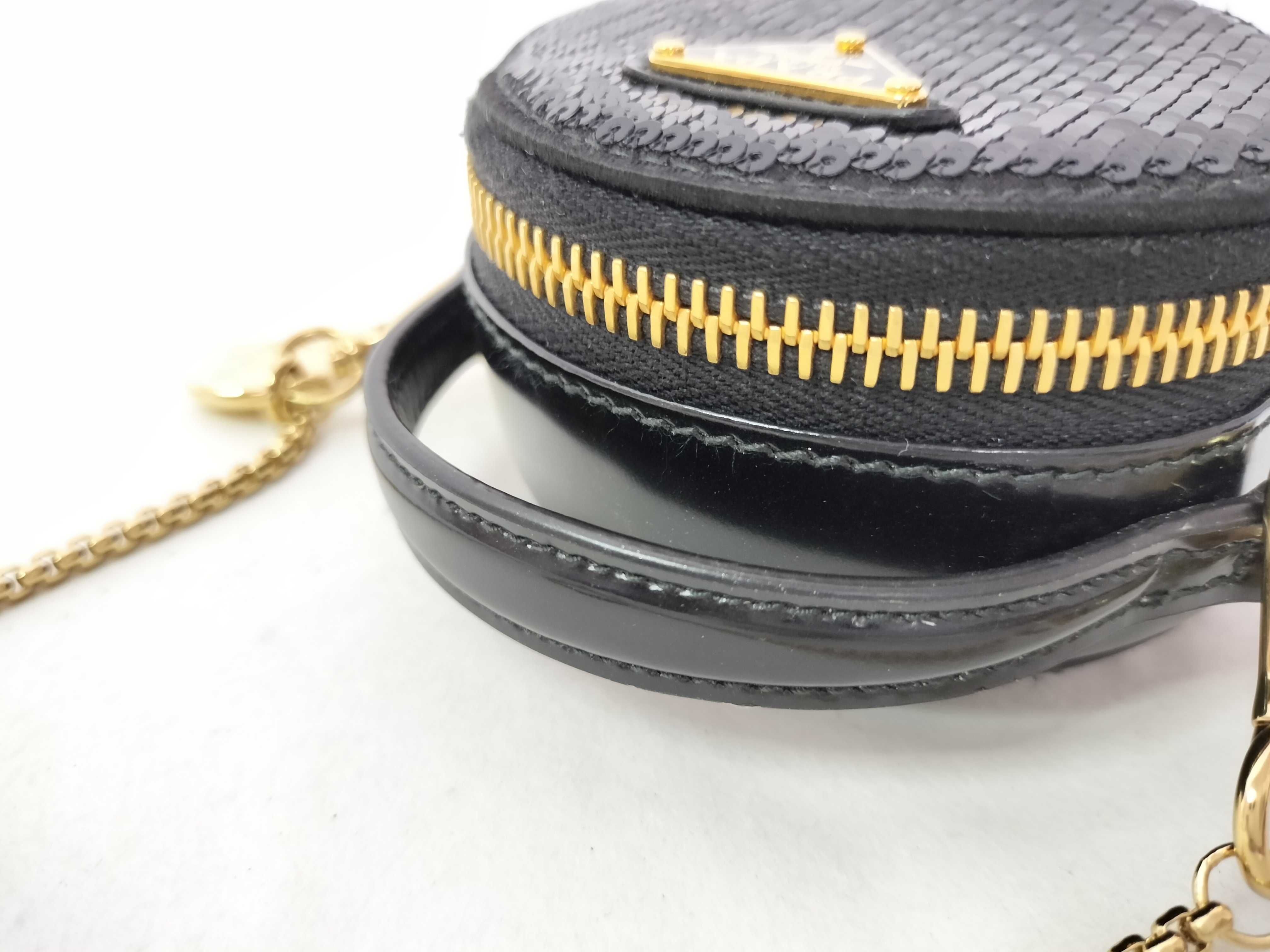 FR- Saffiano Triangle 1NR023 Leather Pouch White Chain included Pouch — view 6
