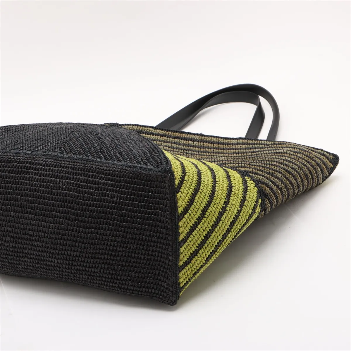 Puzzlefold Tote XL Raffia x Leather Tote Bag Black x Green — view 3