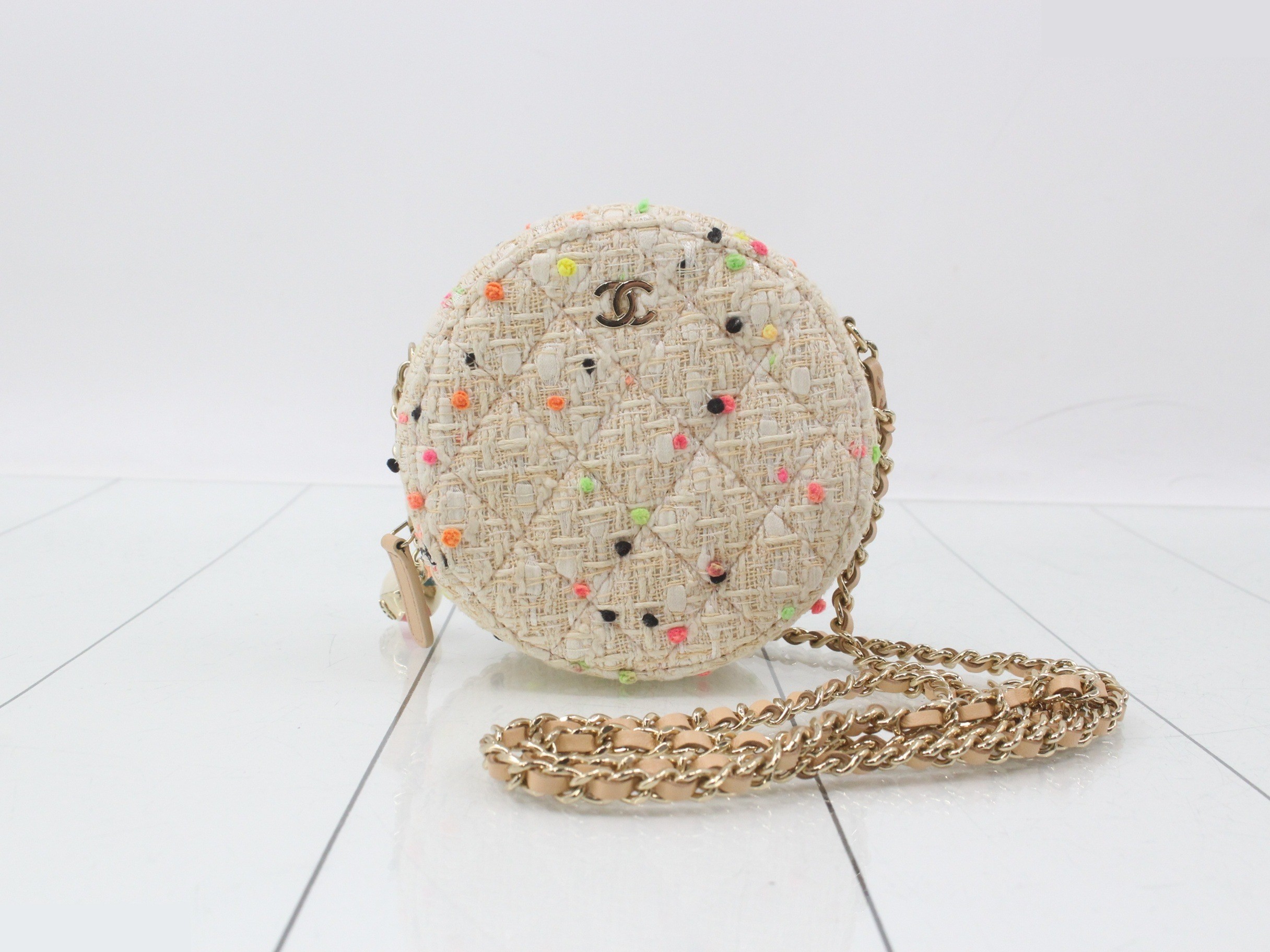 Matelassé Tweed Round Chain Shoulder Bag