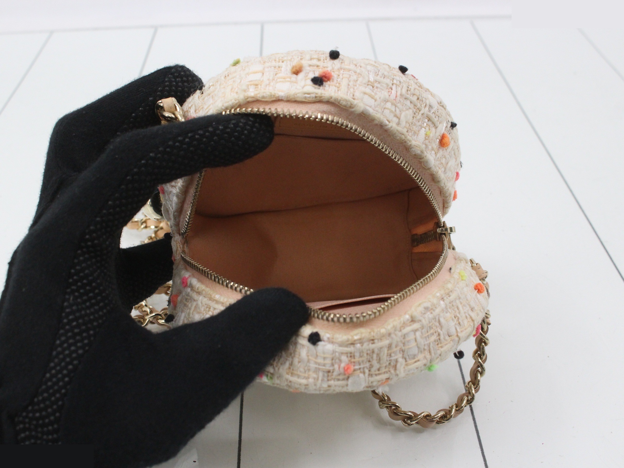 Matelassé Tweed Round Chain Shoulder Bag — view 4