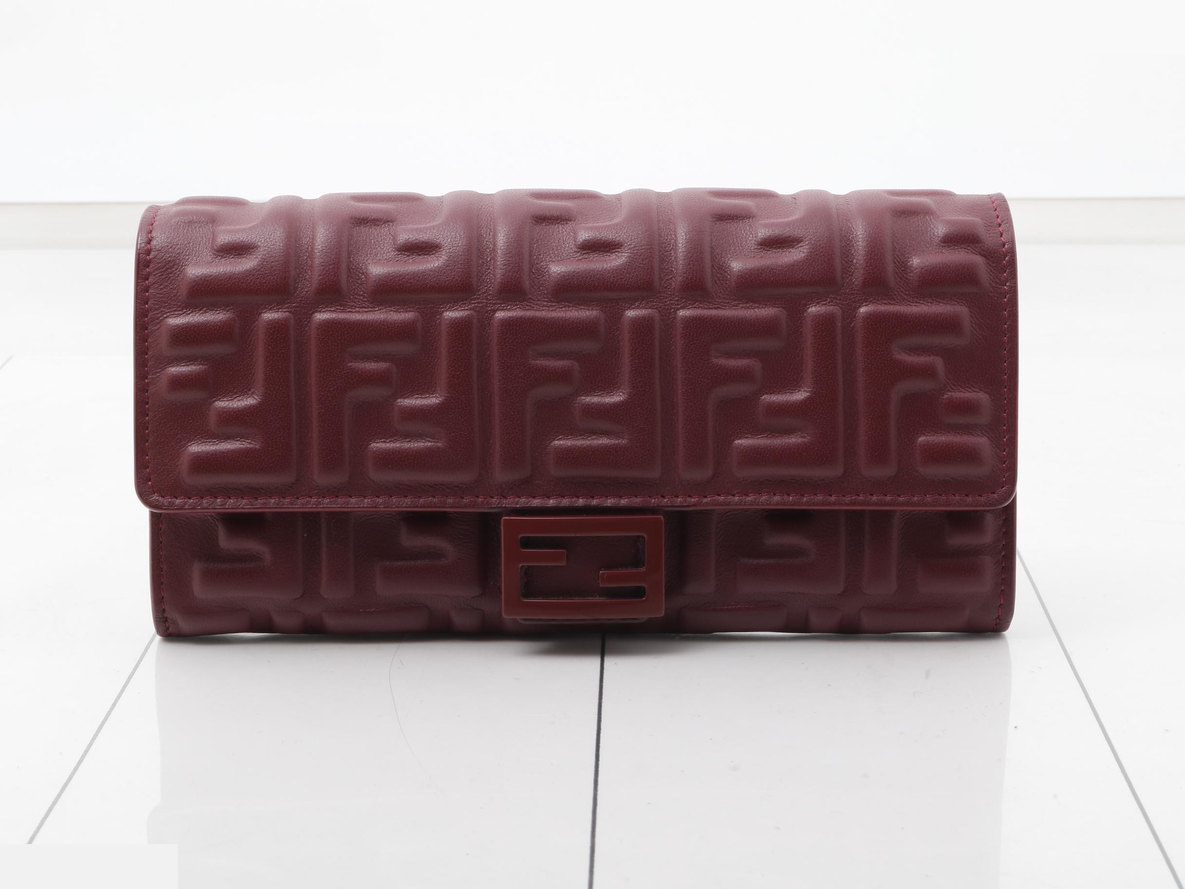 Other lines: Bags & Wallets - Chain Wallets