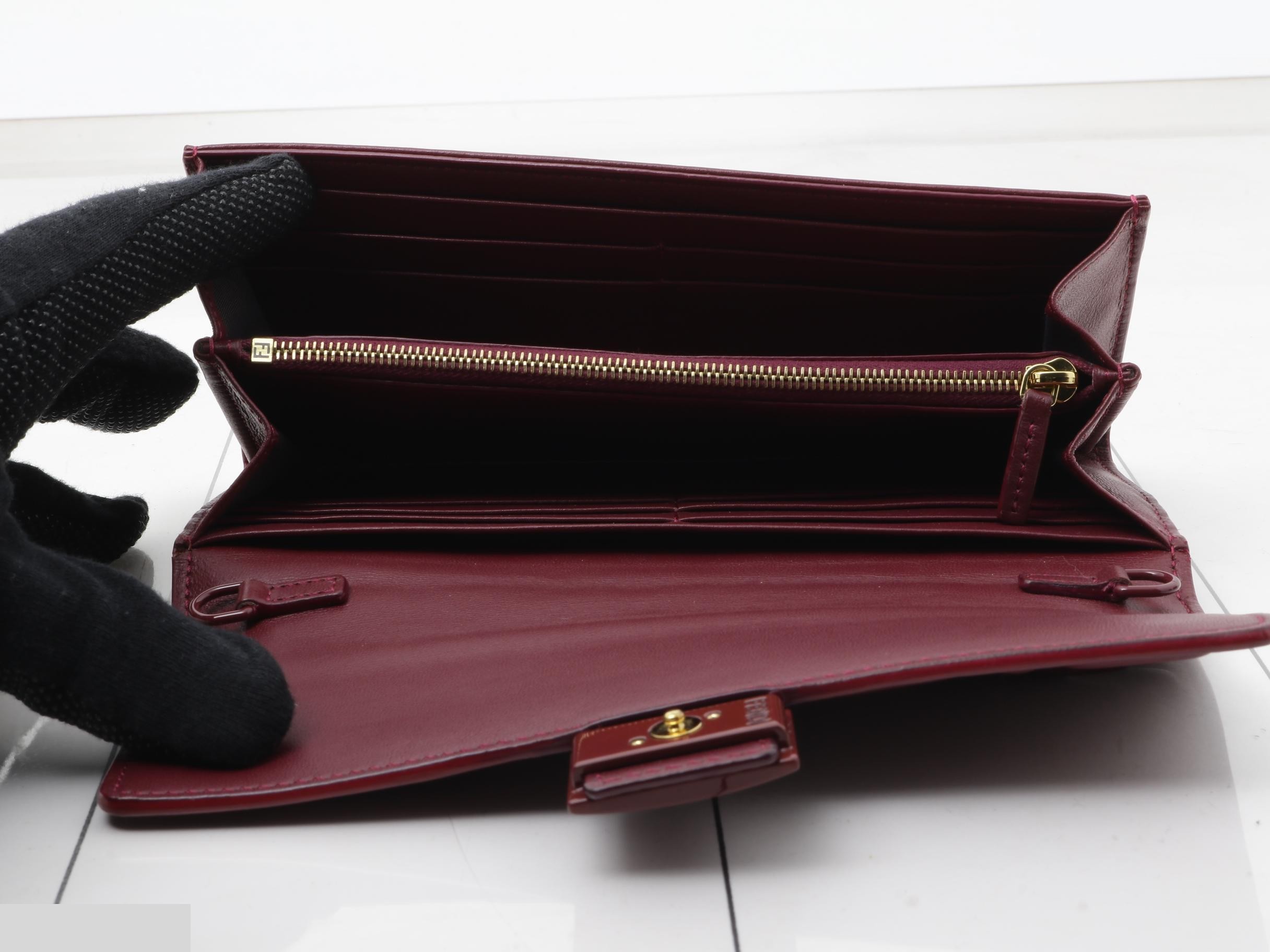 Other lines: Bags & Wallets - Chain Wallets — view 4
