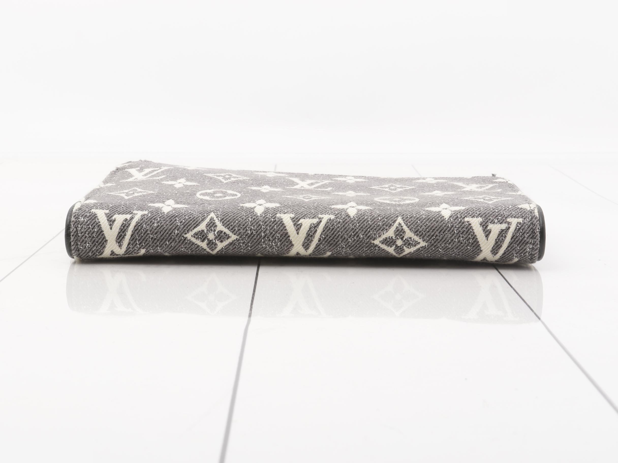 Jacquard denim zippy wallet, gray — view 3