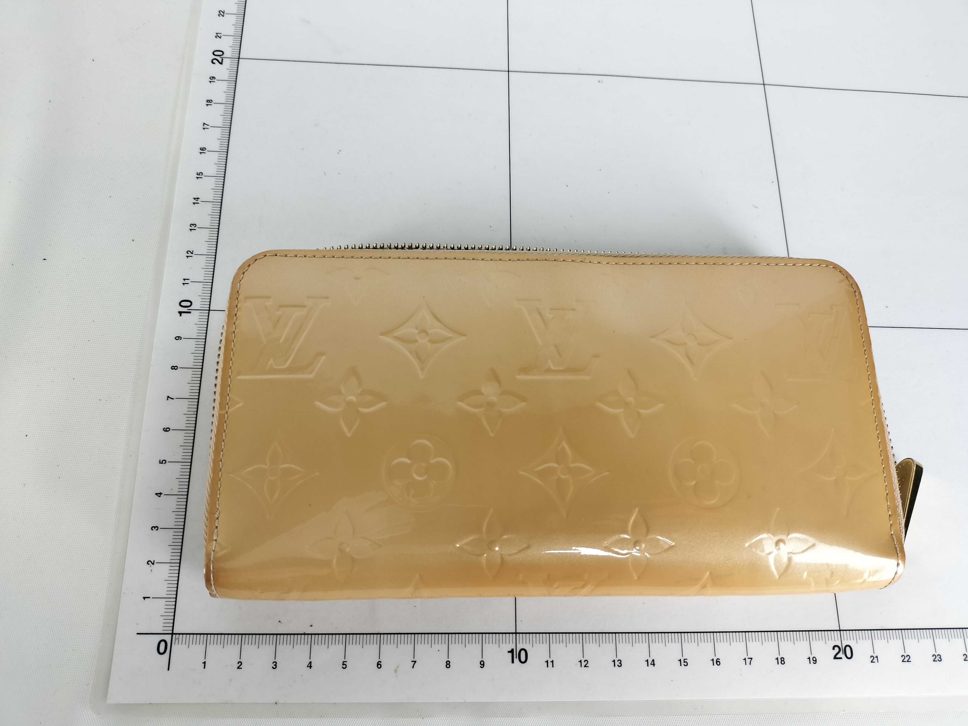 Vernis M91470 Zippy Wallet — view 11