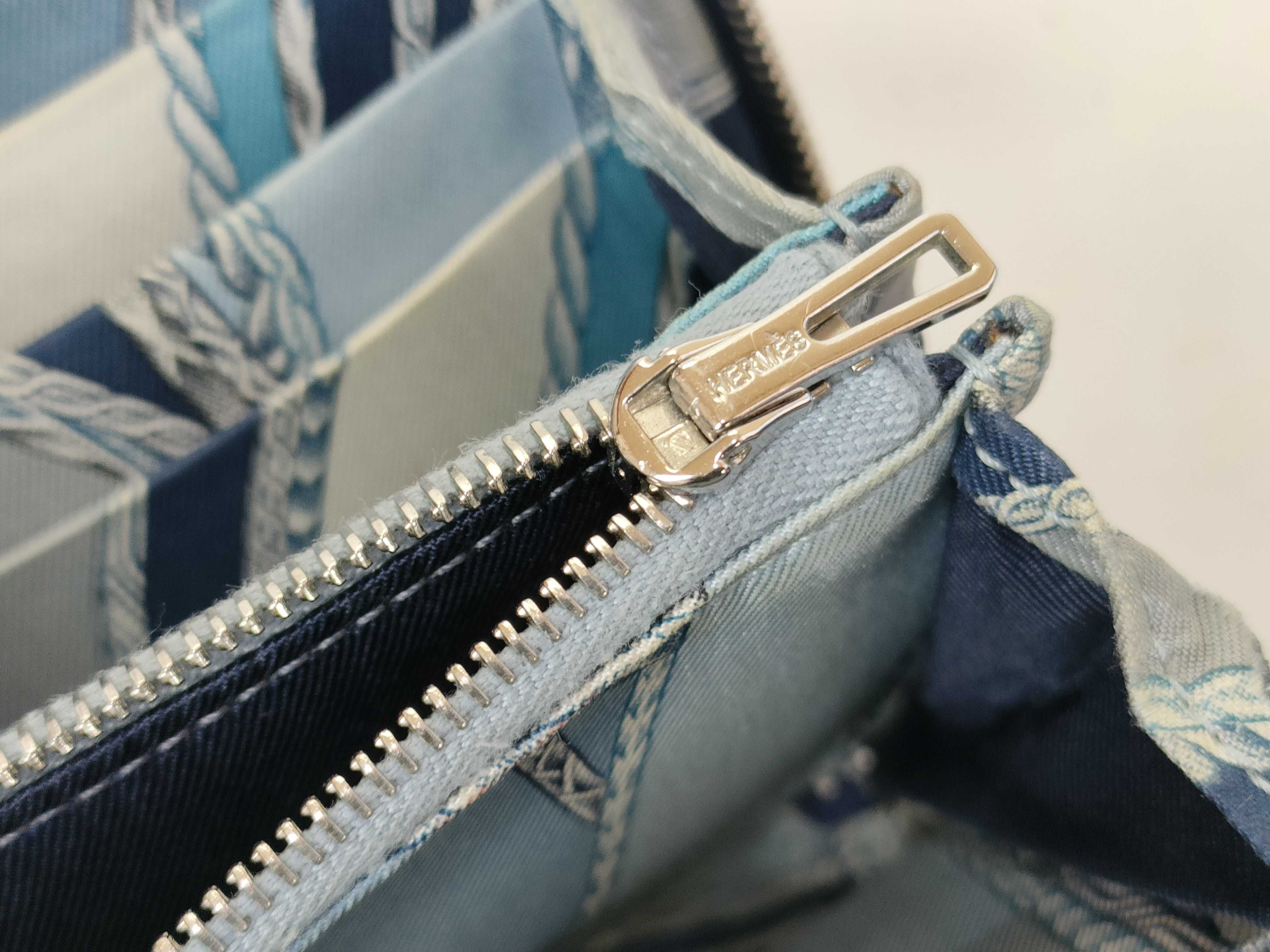 Azap Compact Silk In Veau Epsom Coin Case Navy Silver Hardware C:2018 Coin Case — view 7