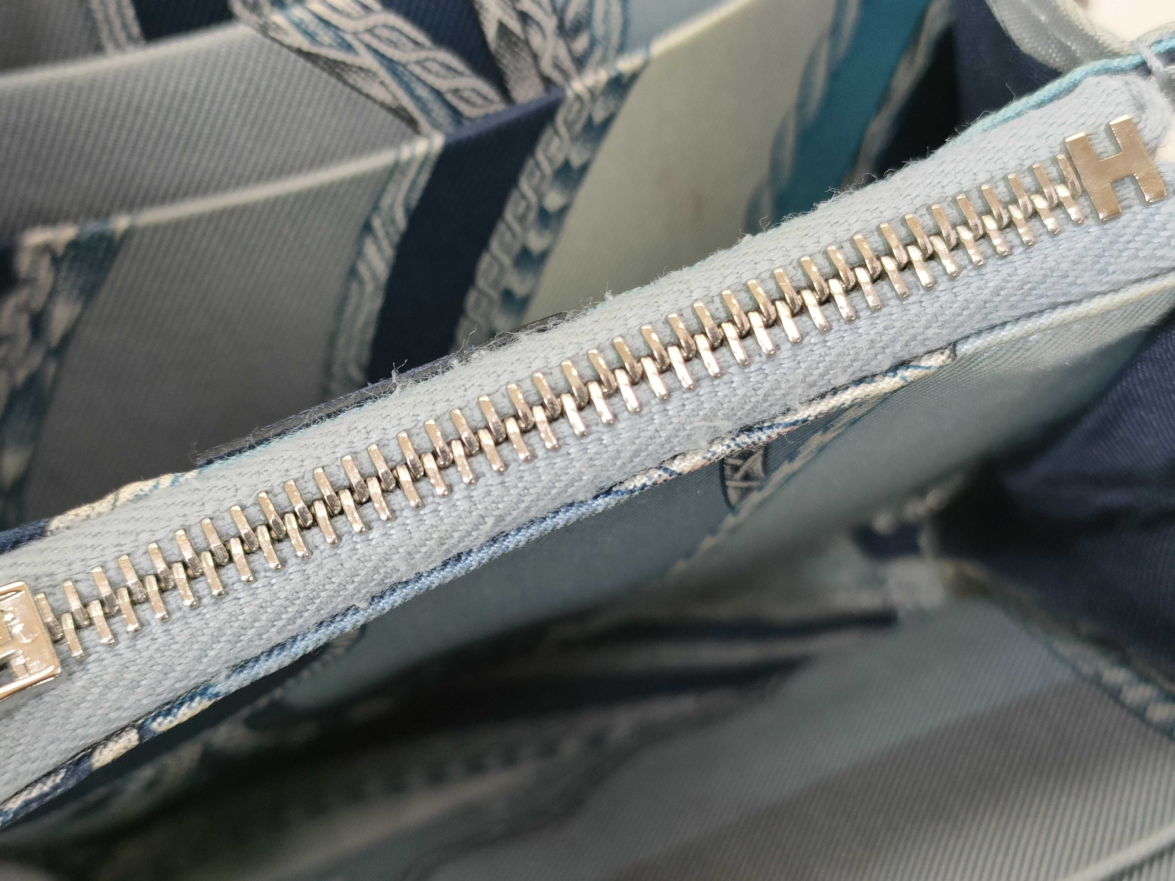 Azap Compact Silk In Veau Epsom Coin Case Navy Silver Hardware C:2018 Coin Case — view 8