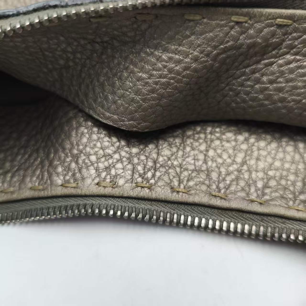 【*Shipped from: China*】FENDI Leather Handbag — view 9