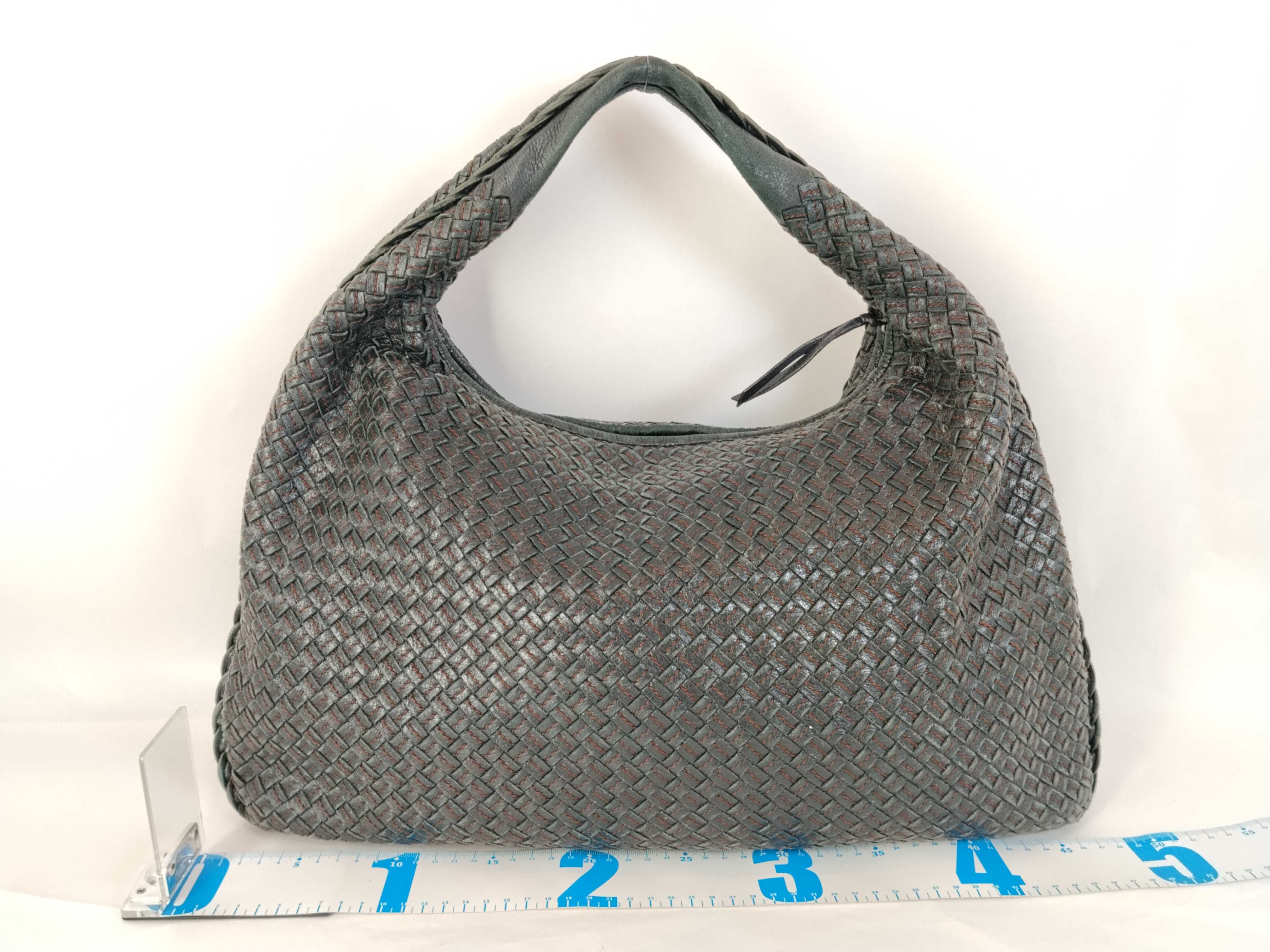 Intrecciato Bottega Hobo One-Shoulder Bag Black Handbag — view 2