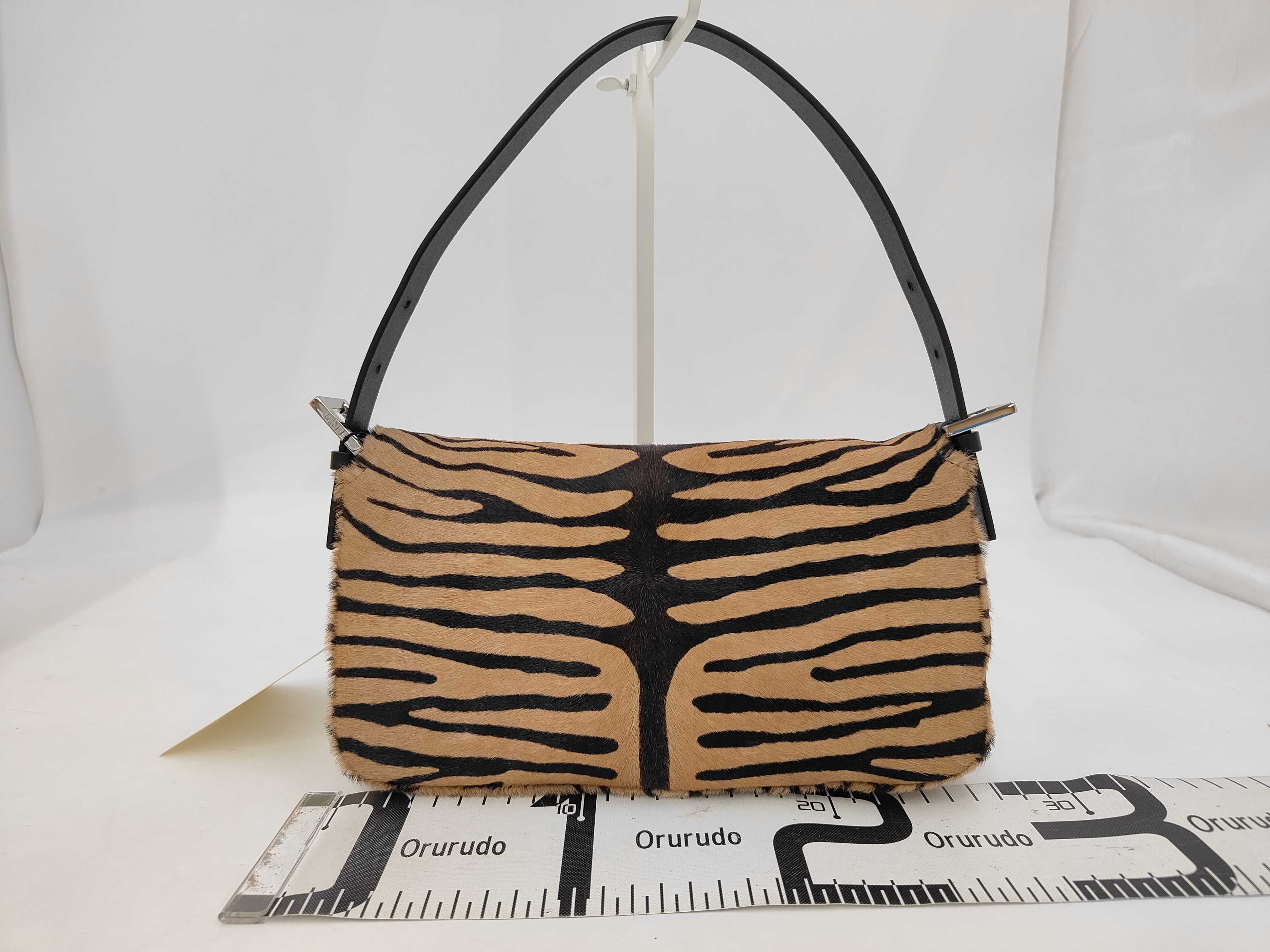 Baguette 26424 (Unused) Tiger Print Pony-Style Leather Re Edition Shoulder Bag — view 2