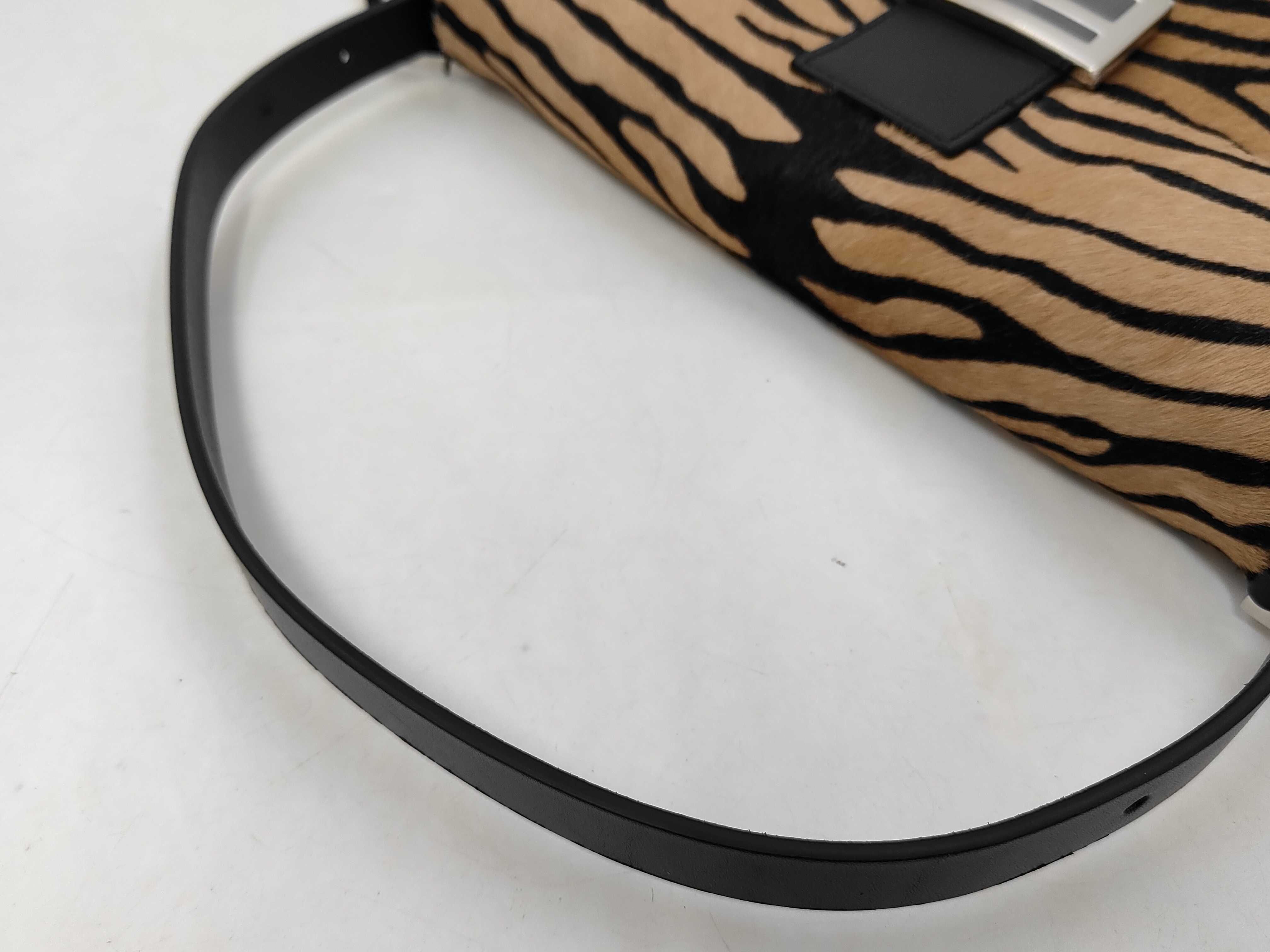Baguette 26424 (Unused) Tiger Print Pony-Style Leather Re Edition Shoulder Bag — view 3