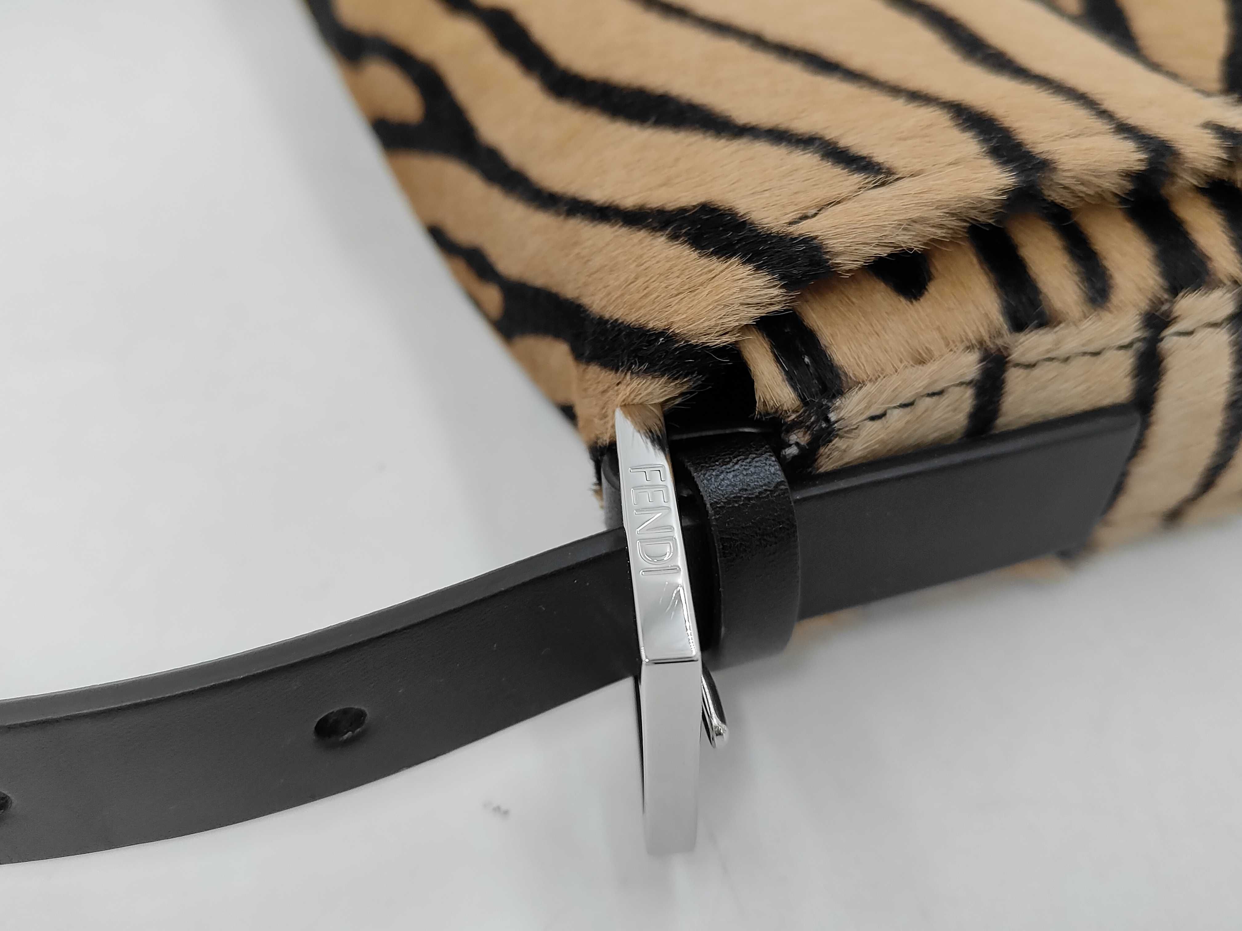 Baguette 26424 (Unused) Tiger Print Pony-Style Leather Re Edition Shoulder Bag — view 5