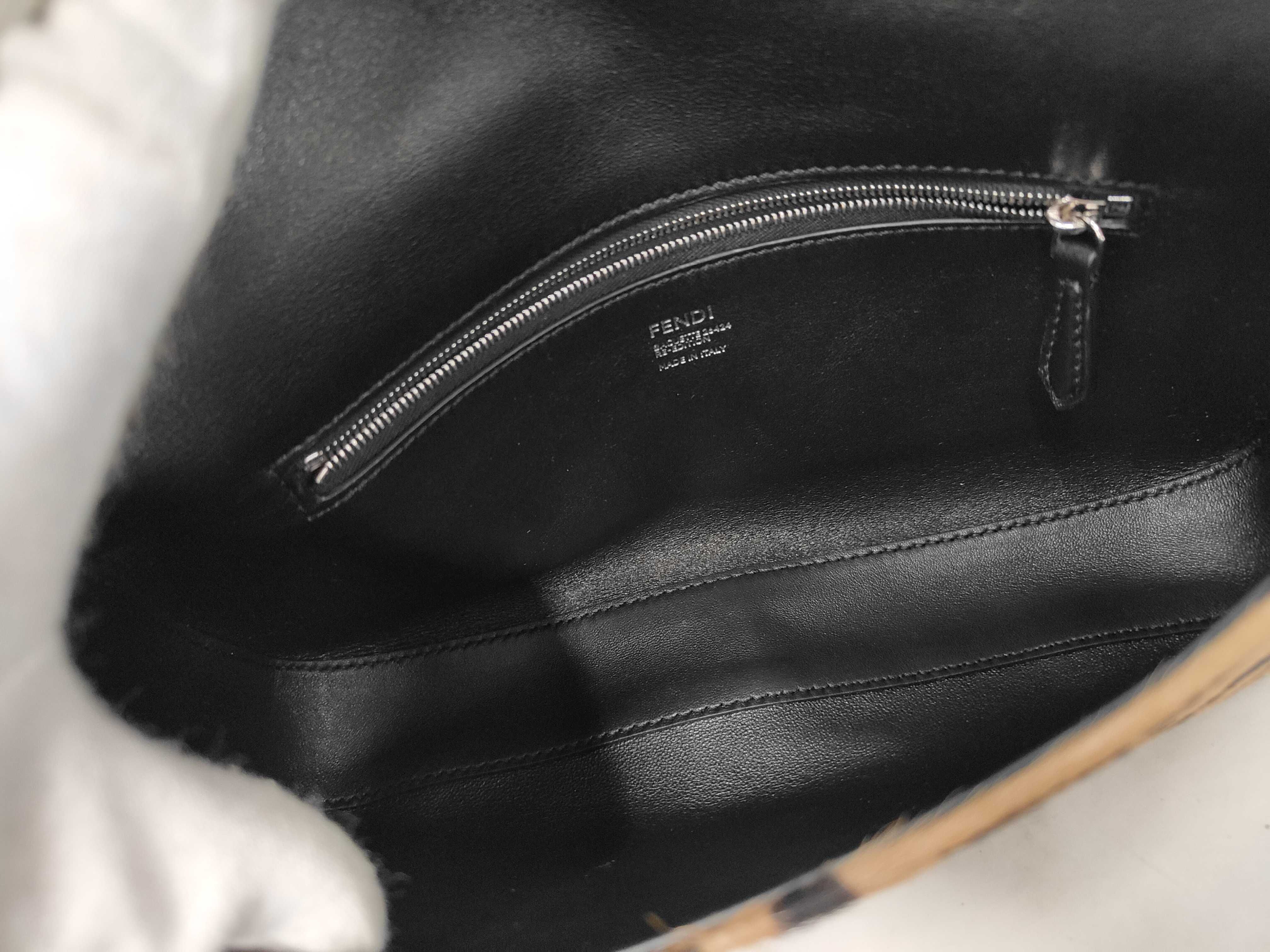Baguette 26424 (Unused) Tiger Print Pony-Style Leather Re Edition Shoulder Bag — view 8