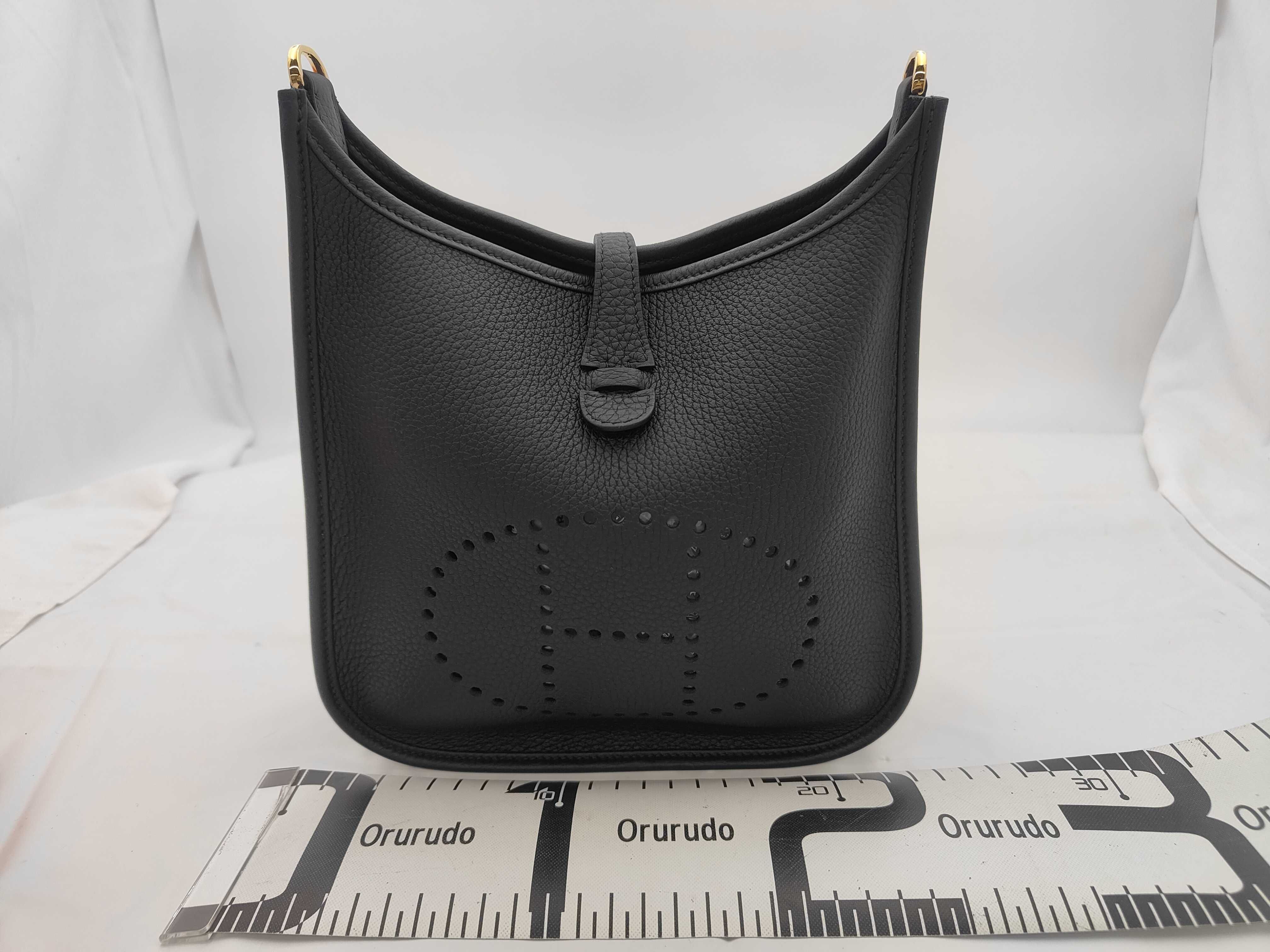 Evelyne 23 Shoulder Bag, Taurillon Clemence Leather, Black, Gold Hardware, G Stamp — view 2