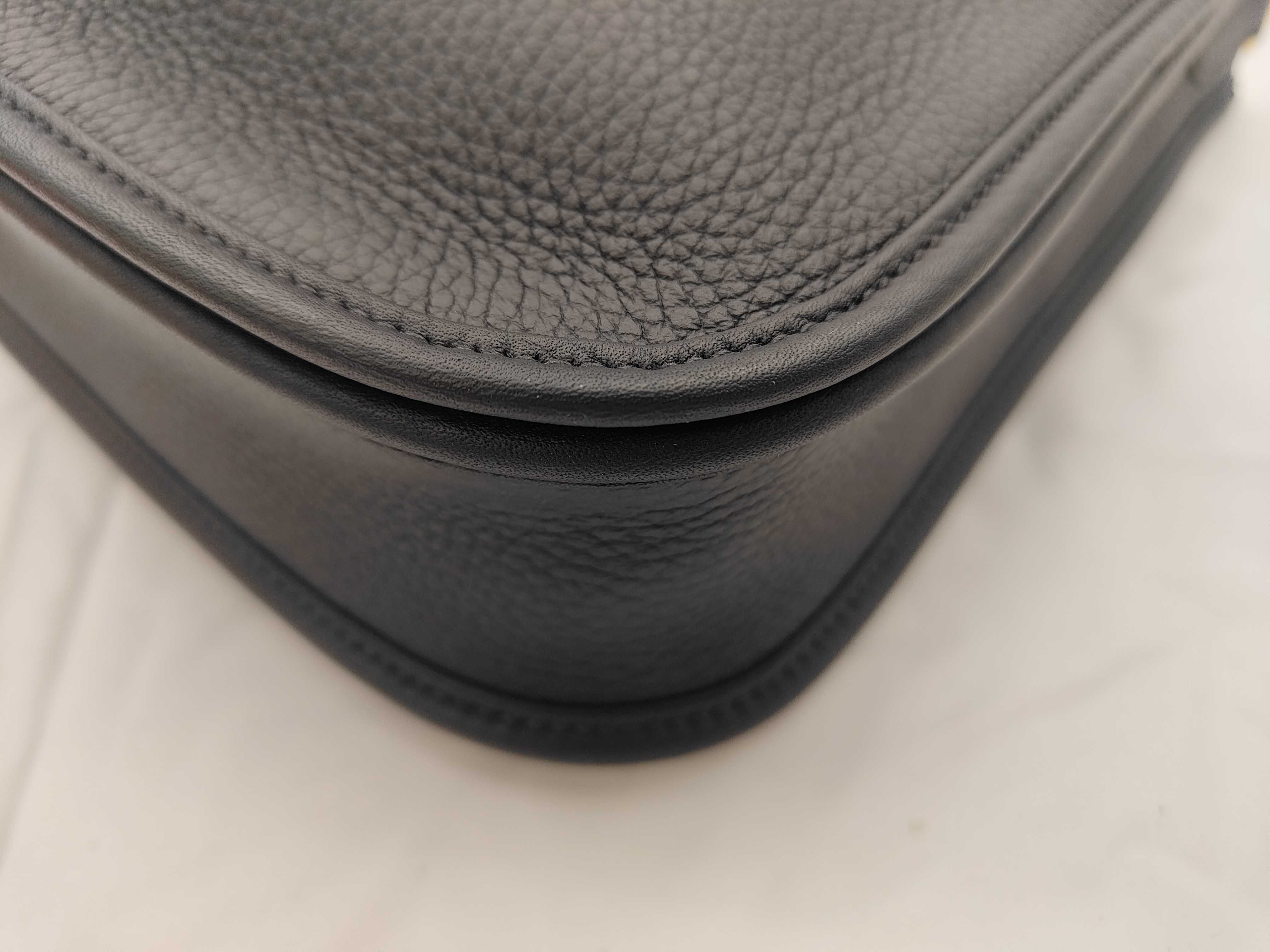 Evelyne 23 Shoulder Bag, Taurillon Clemence Leather, Black, Gold Hardware, G Stamp — view 3
