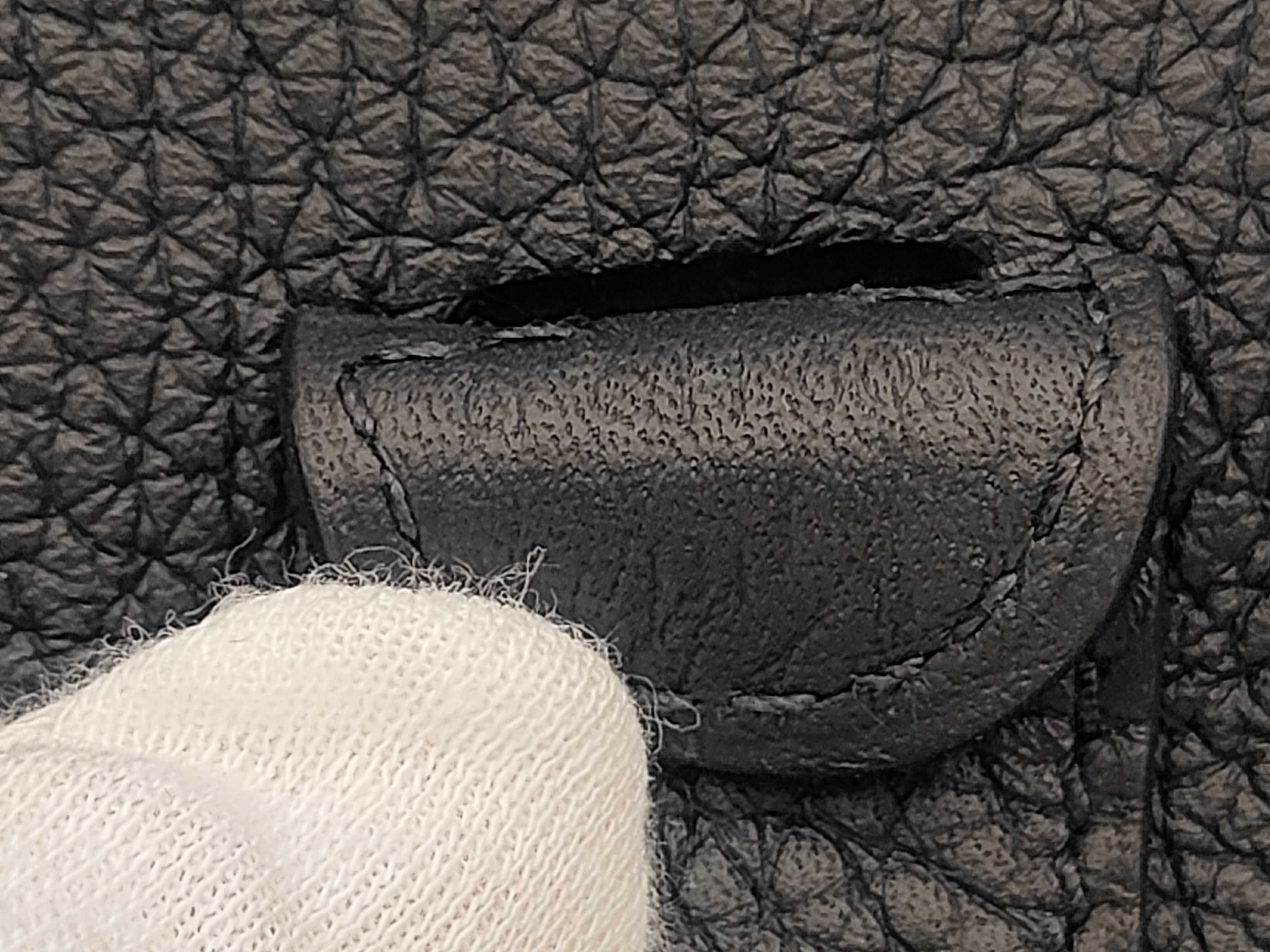 Evelyne 23 Shoulder Bag, Taurillon Clemence Leather, Black, Gold Hardware, G Stamp — view 7