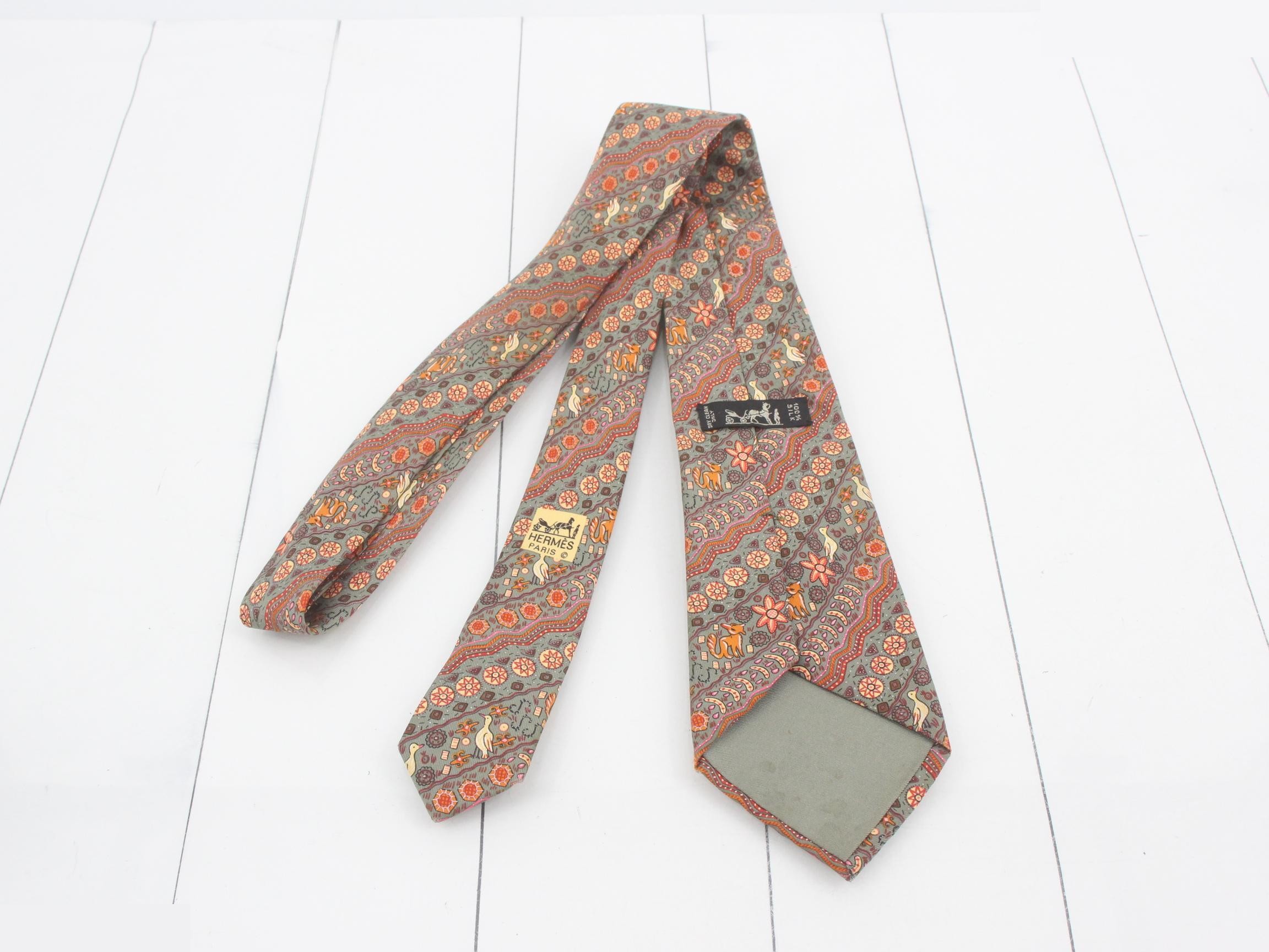 tie — view 2