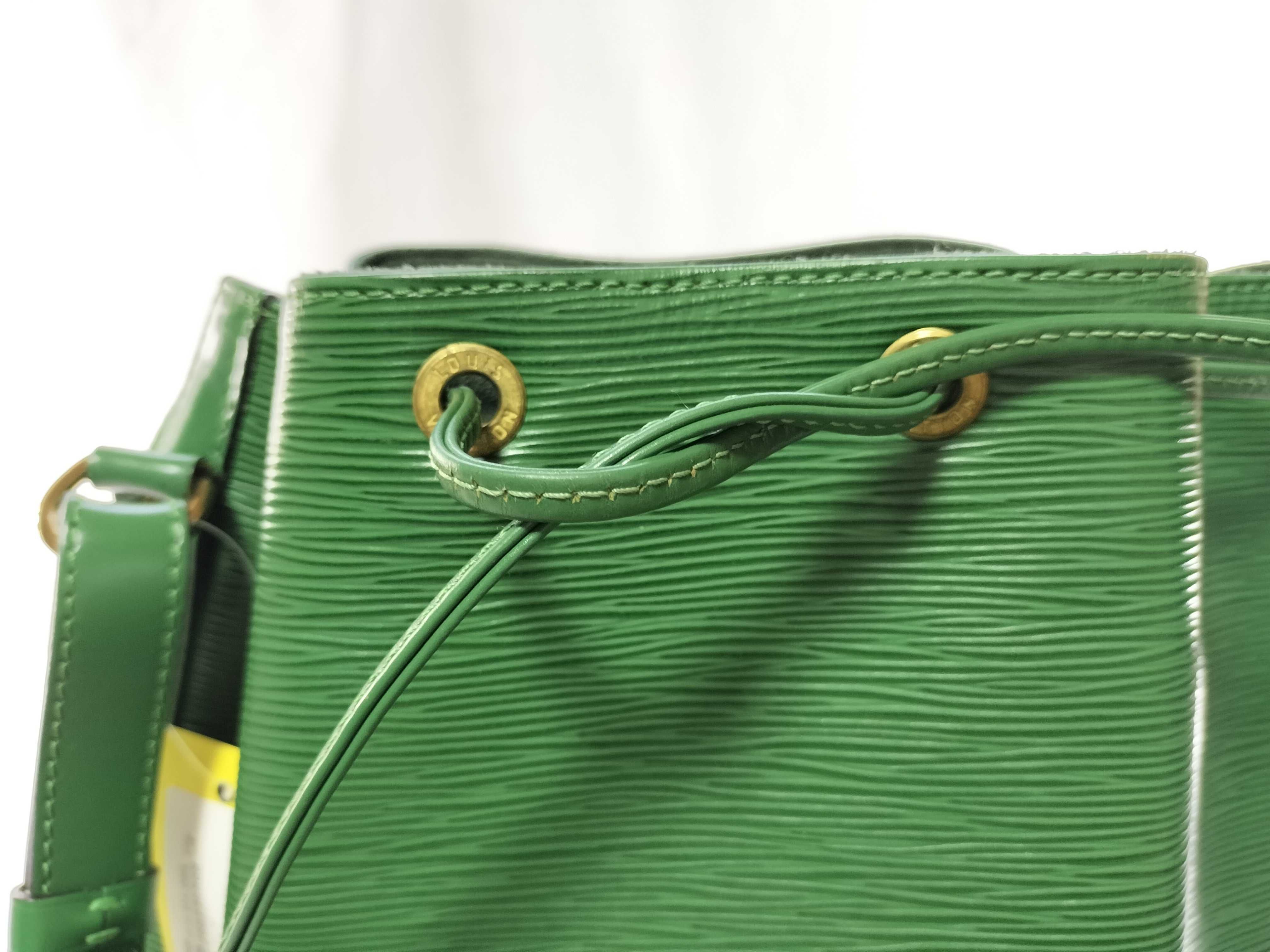 Epi Noe Green Shoulder Bag — view 11