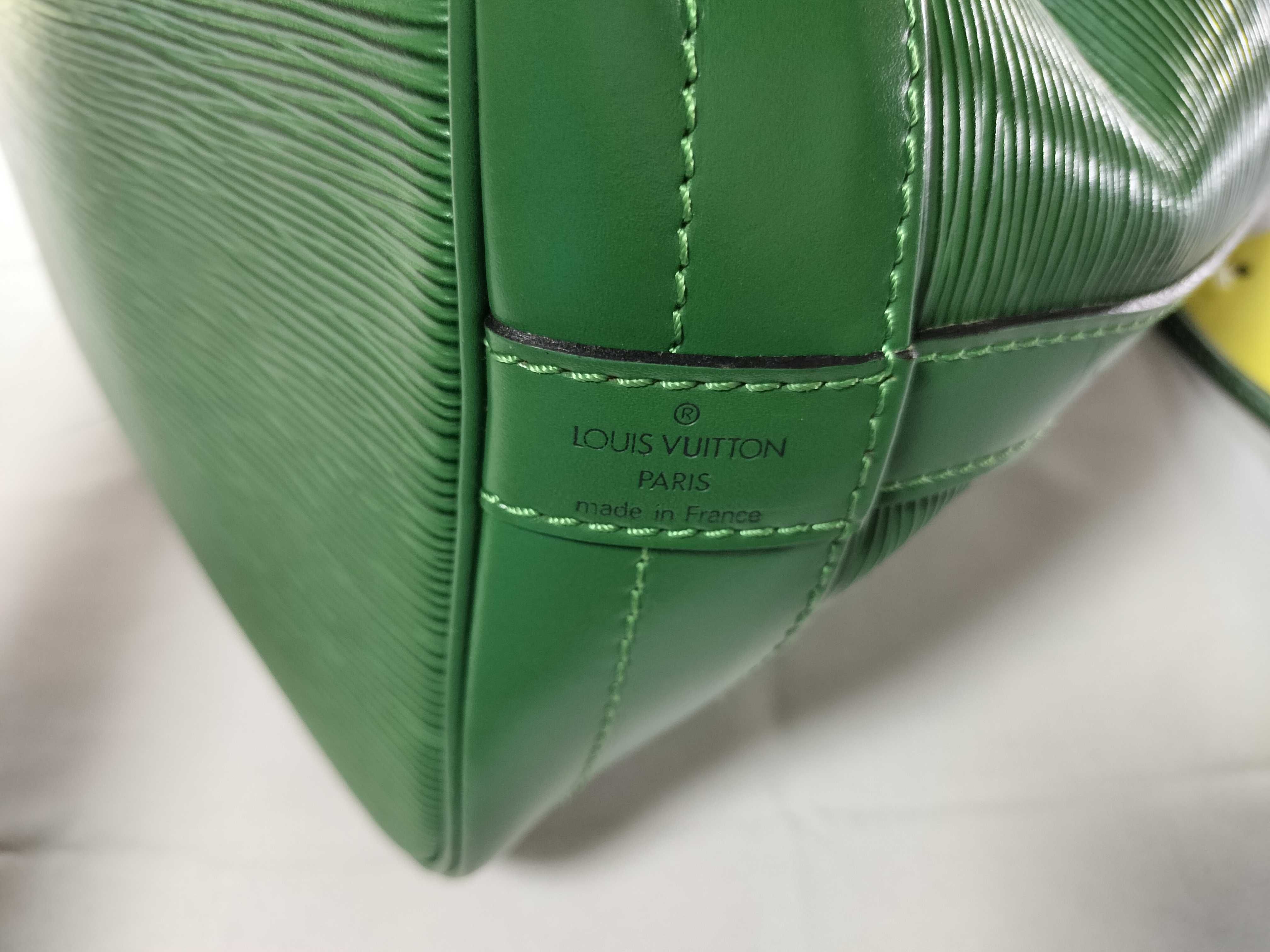 Epi Noe Green Shoulder Bag — view 8