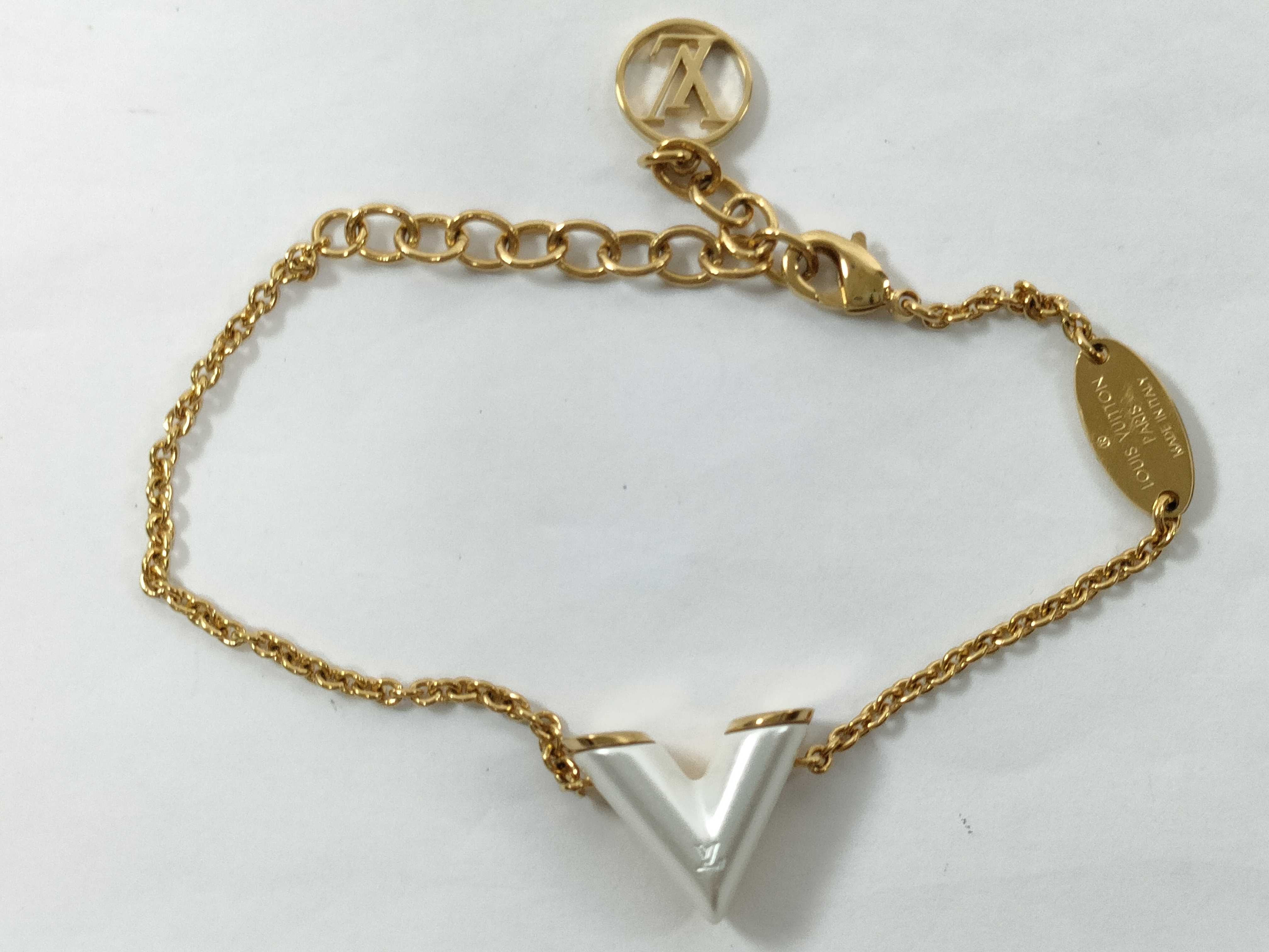 Essential V Pearl Effect Bracelet GP M69581 Bracelet/Bangle — view 2