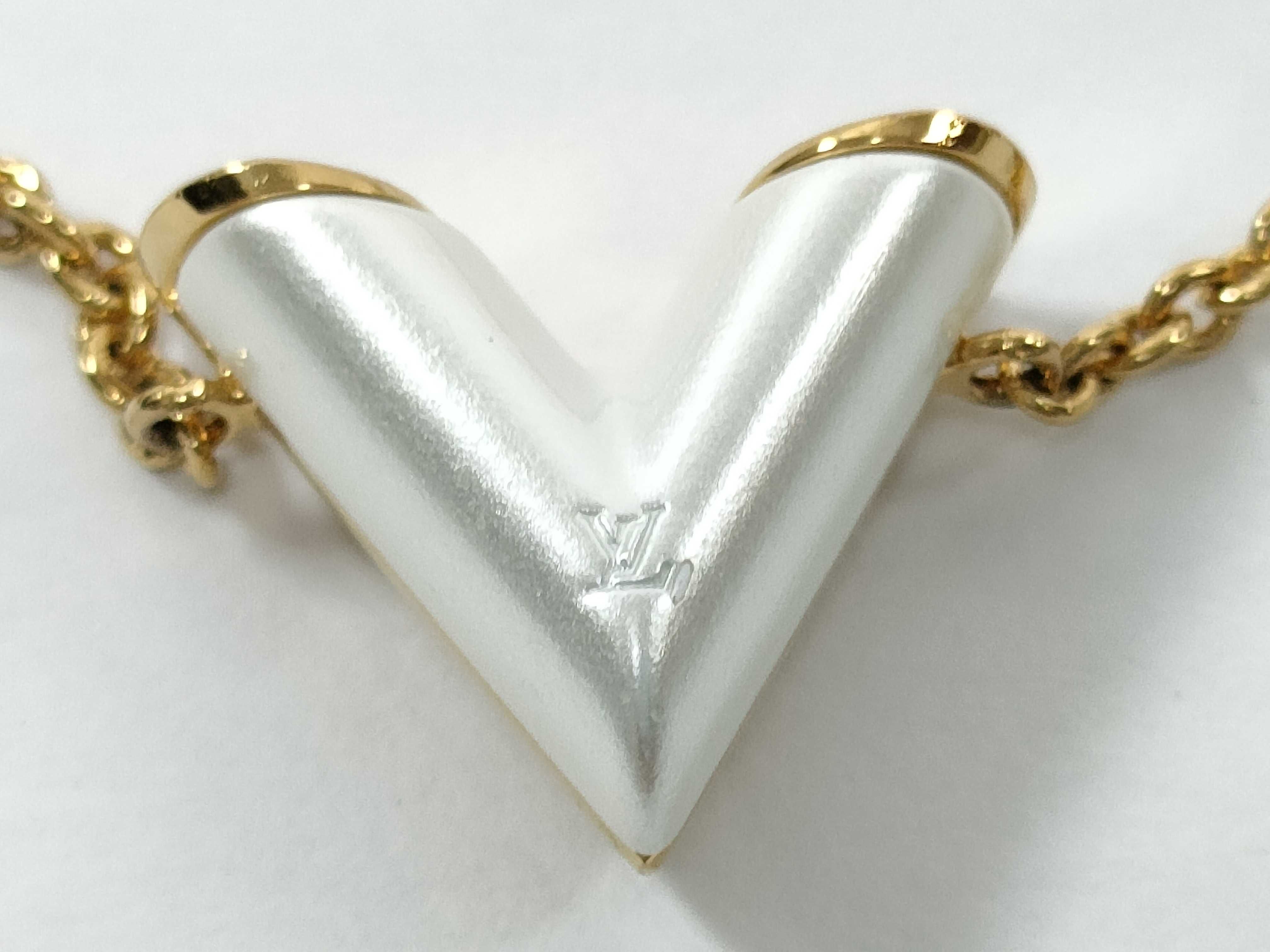 Essential V Pearl Effect Bracelet GP M69581 Bracelet/Bangle — view 3