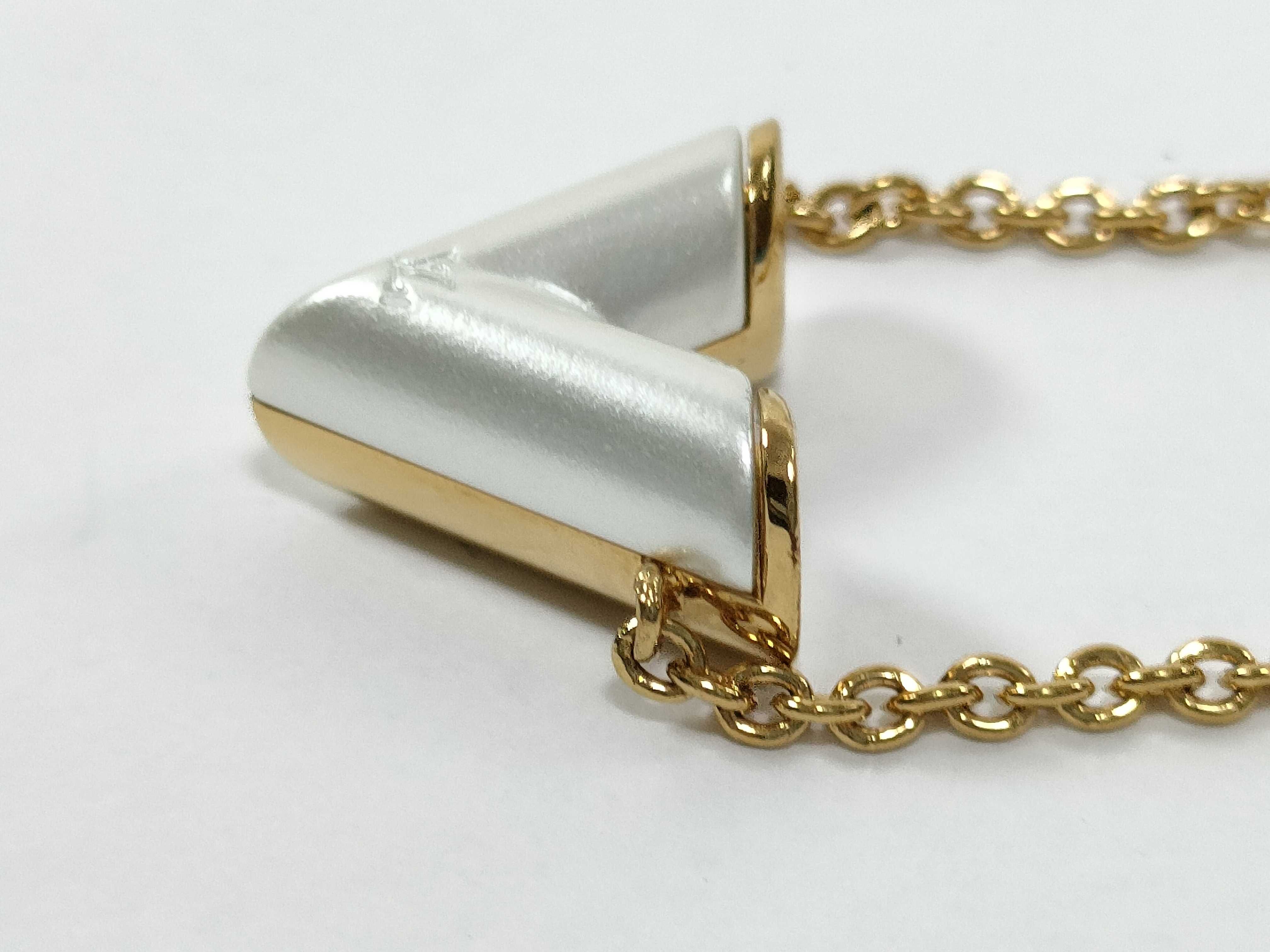 Essential V Pearl Effect Bracelet GP M69581 Bracelet/Bangle — view 4