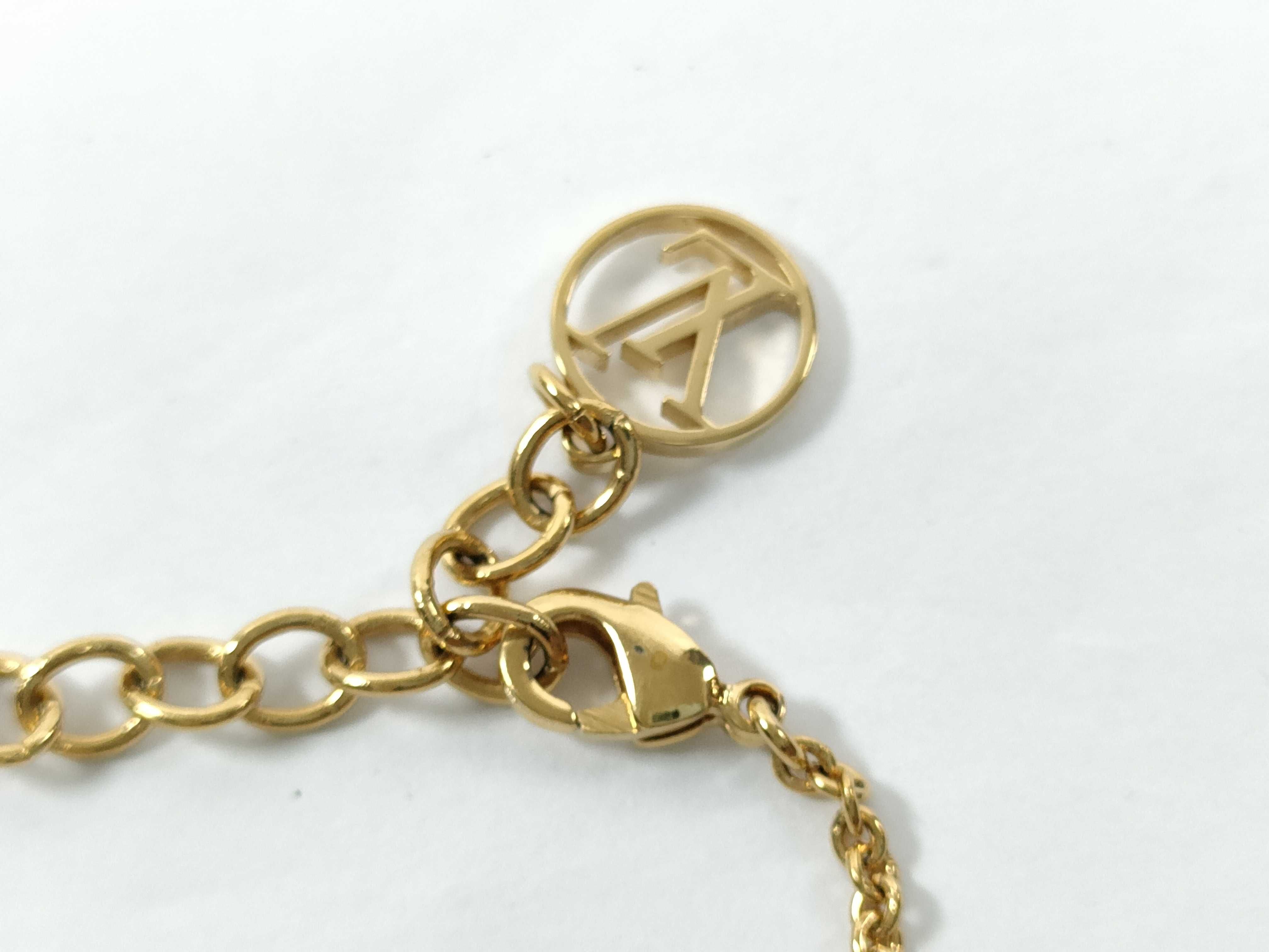 Essential V Pearl Effect Bracelet GP M69581 Bracelet/Bangle — view 7