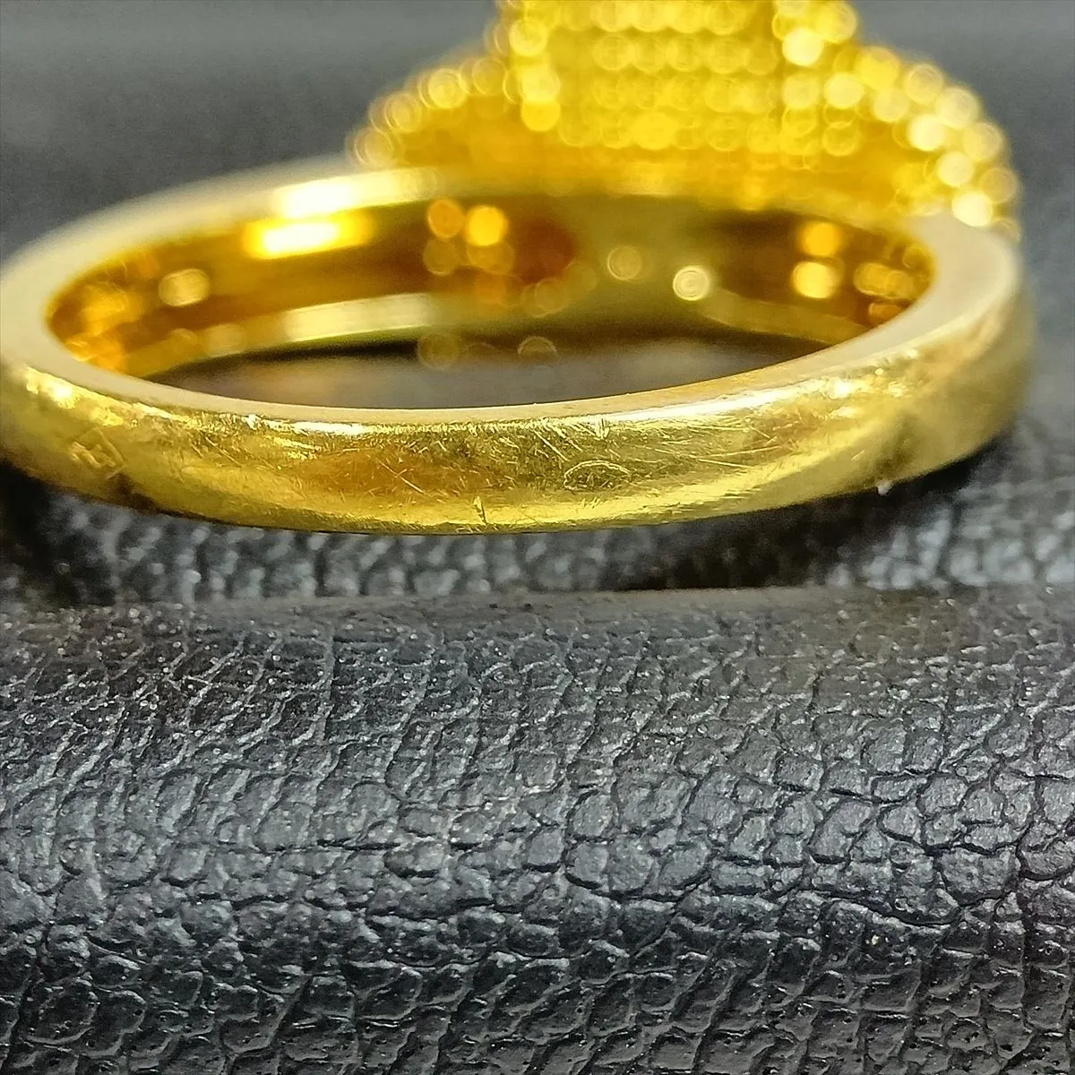 Vintage Alhambra Shell Diamond Ring, 750 (Yellow Gold), 7.1g, Size 56, JB510756. Features: Shell cloudiness, — view 4