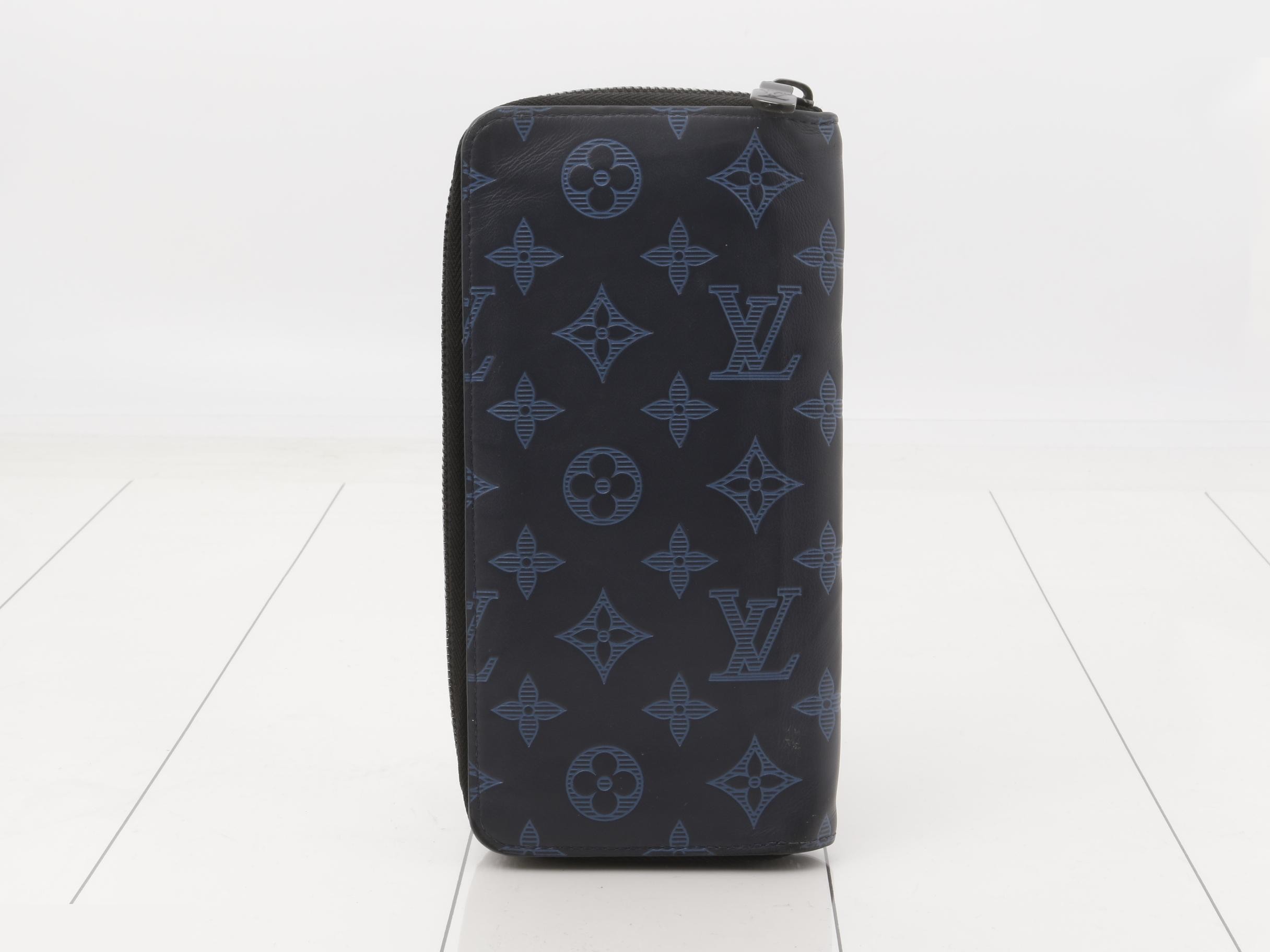 Zippy Wallet Vertical Monogram Shadow Navy — view 2