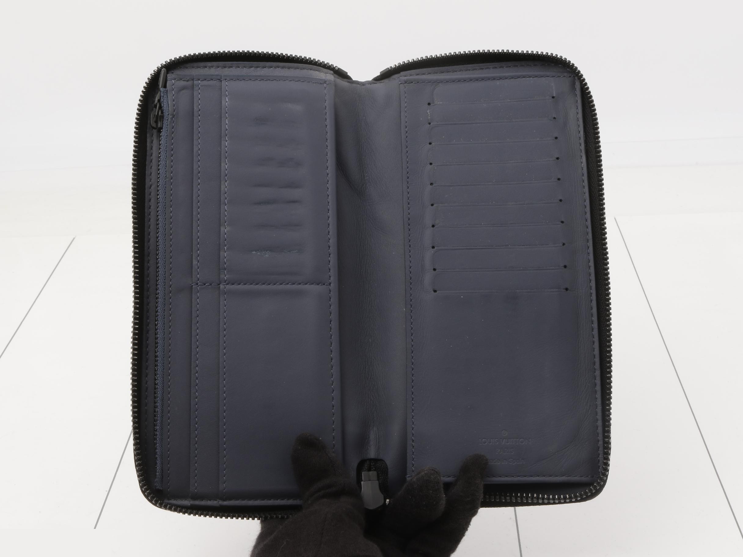 Zippy Wallet Vertical Monogram Shadow Navy — view 4