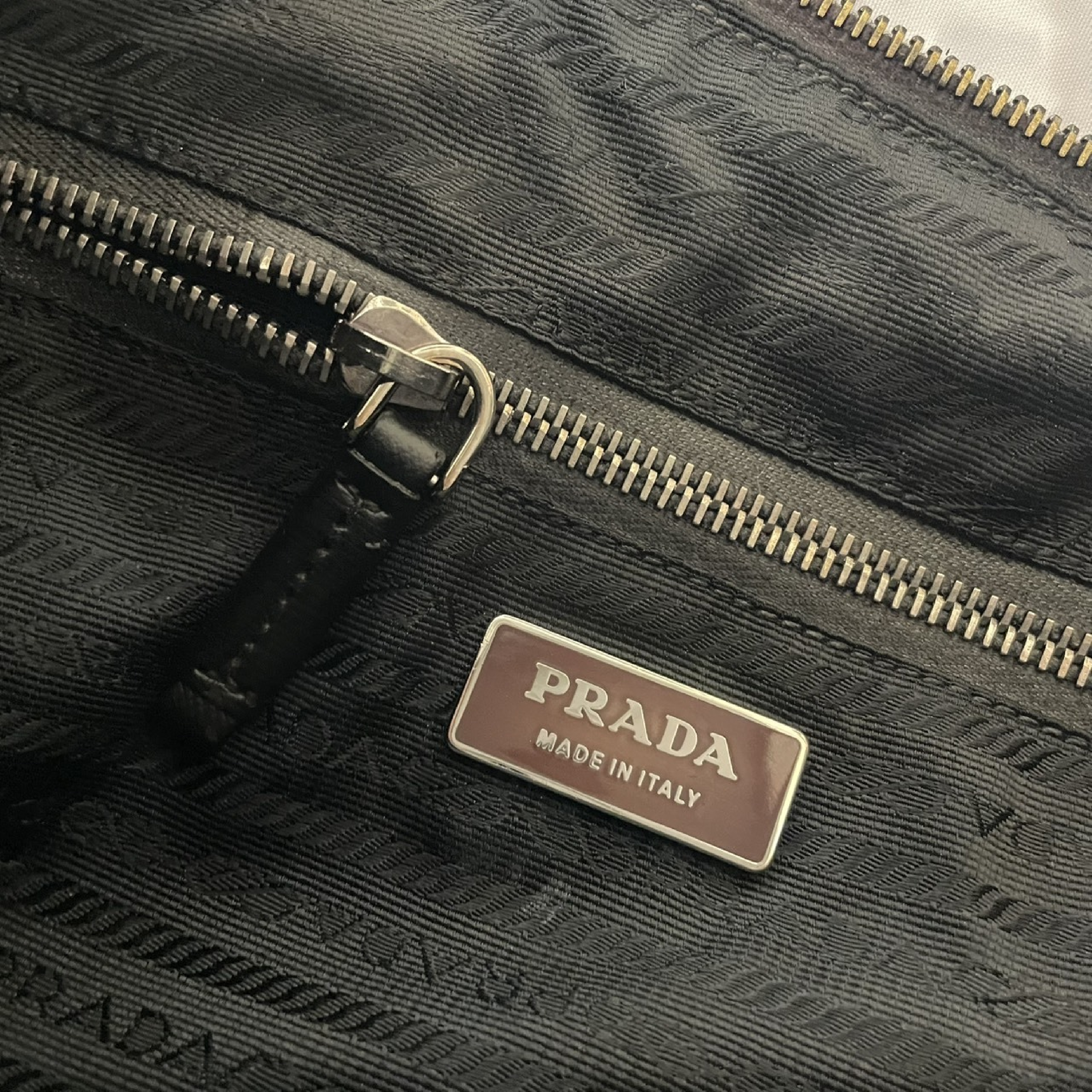 Triangle Logo Plate Handbag One-Shoulder Bag Half Moon BR3279 Black Shoulder Bag — view 14